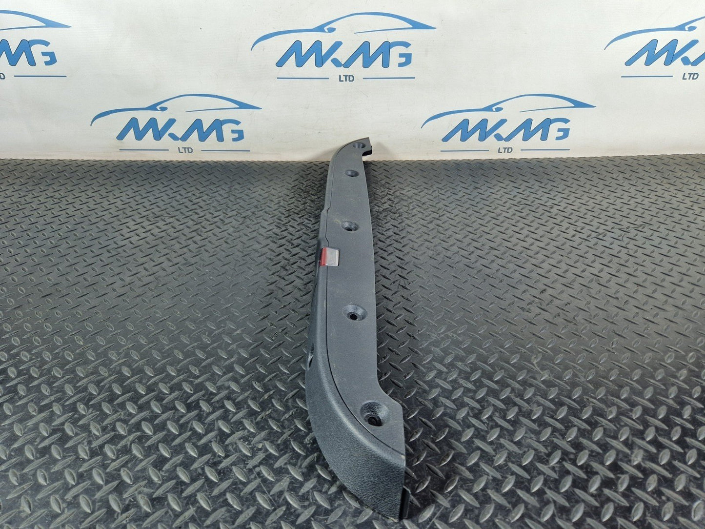 19-ON MERCEDES BENZ A CLASS EQ W177 SALOON BOOT LOCK TRIM COVER A1777501100