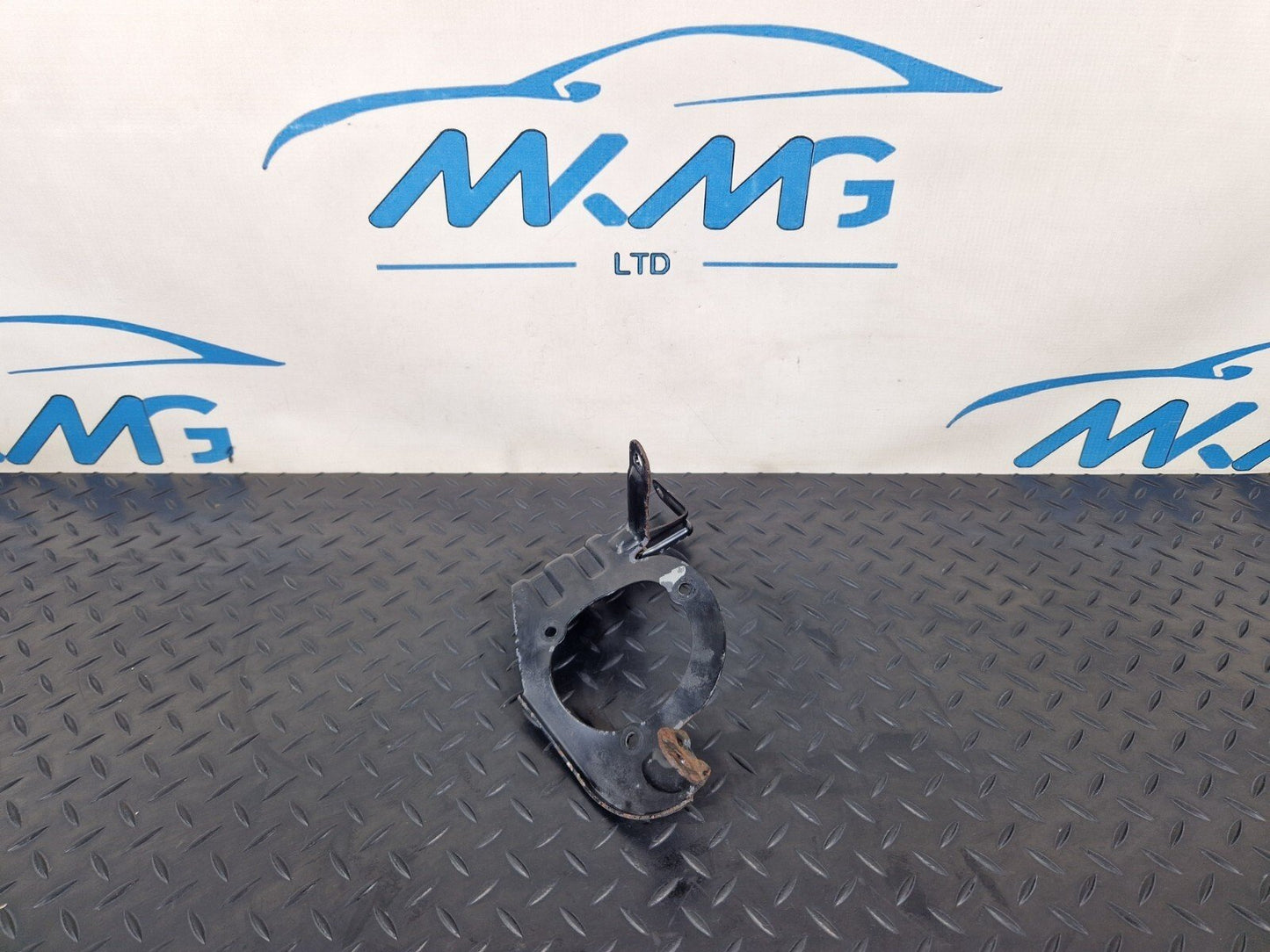 12-17 AUDI S5 CONVERTIBLE AIR PUMP RETAINER BRACKET MOUNT 8T0906617C