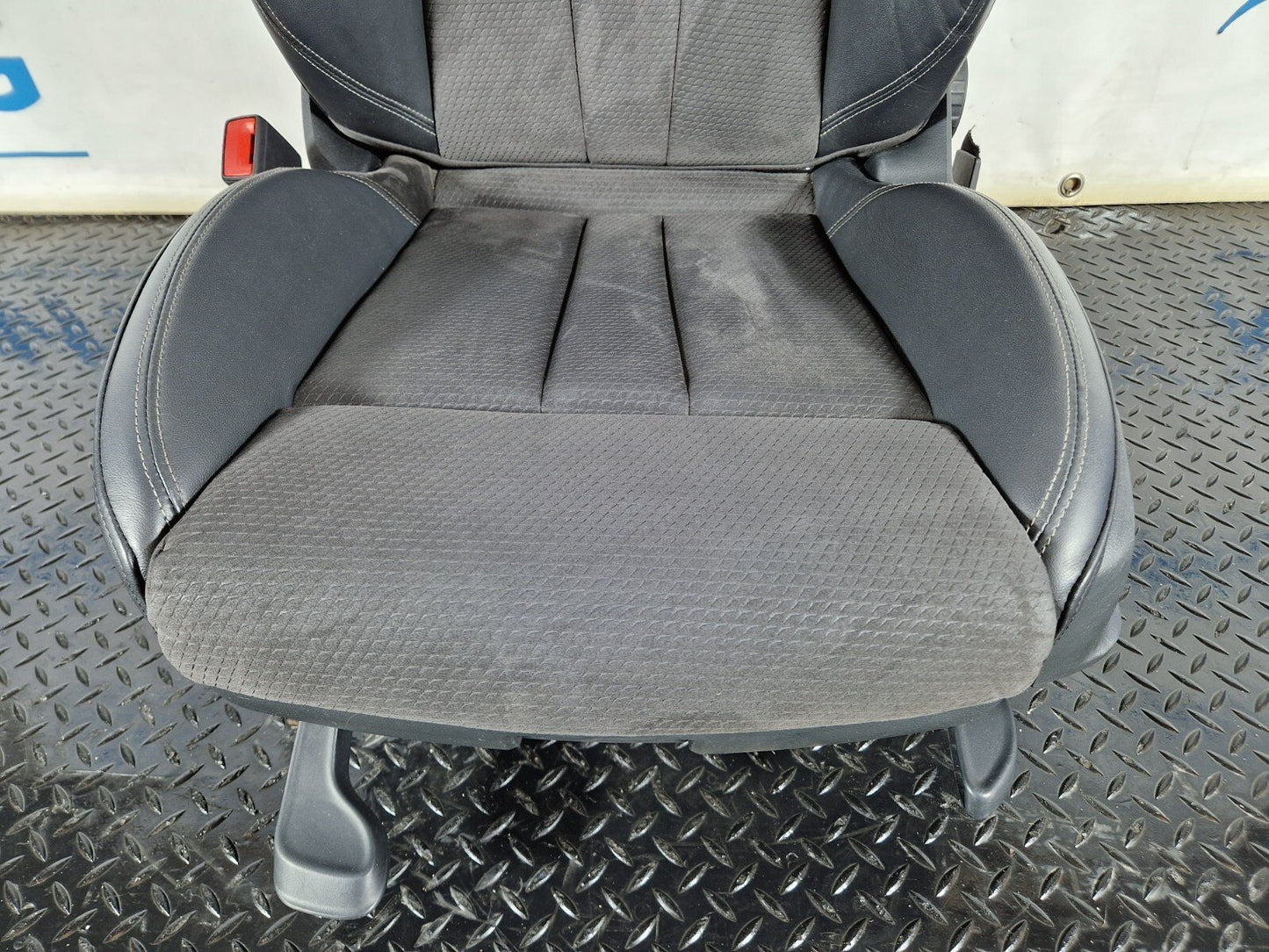 16-19 AUDI A4 B9 S-LINE FRONT PASSENGER HEATED HALF LEATHER SEAT