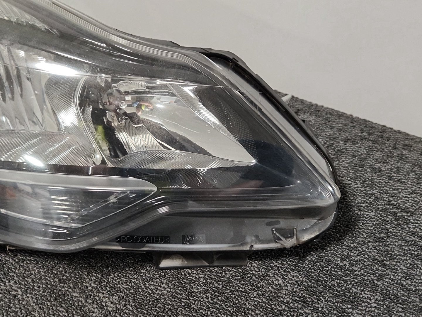 Vauxhall Corsa MK3 (D) (4400) Hatchback Genuine Front Right Headlight 13446800