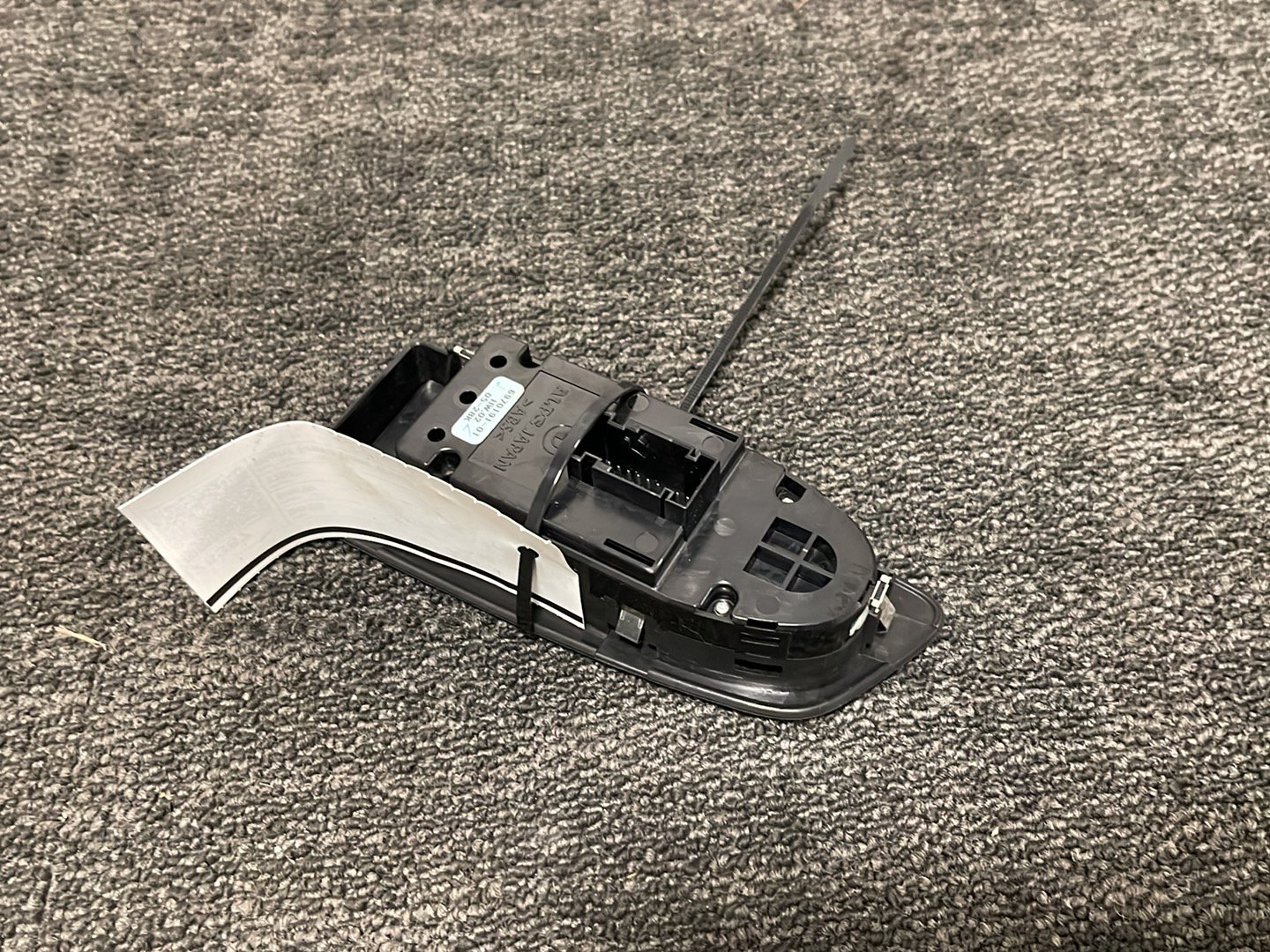 BMW 116i E87 Hatchback Genuine Front Right O/S Window Switch Surround 6970191