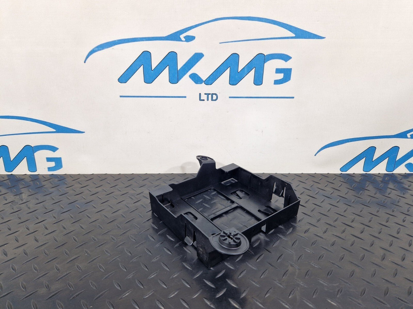 10-18 AUDI A7 4G S-LINE GENUINE OEM BRACKET MOUNT TRIM 4G8907368