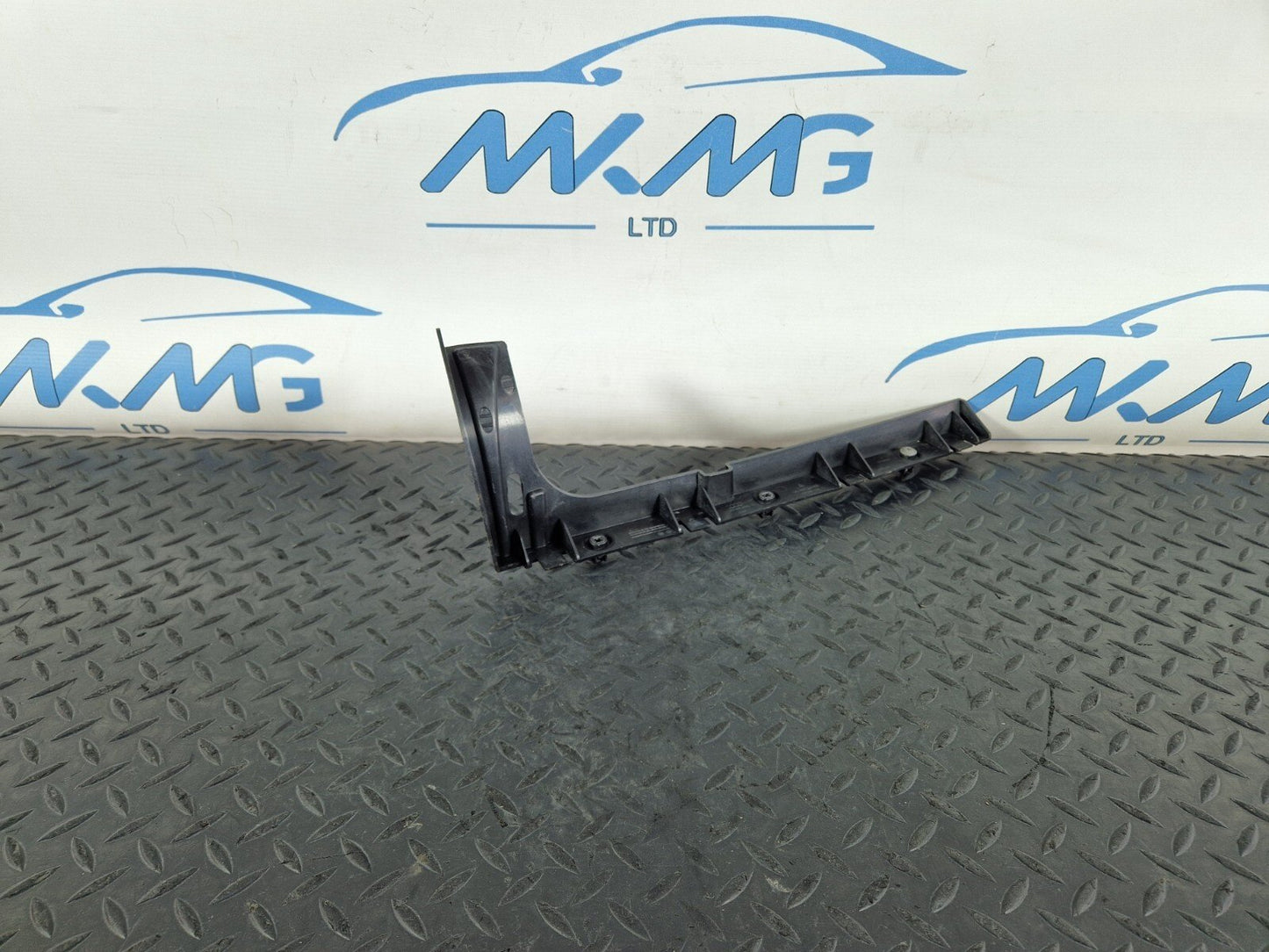 10-17 AUDI A8 4H REAR RIGHT O/S BUMPER GUIDE BRACKET MOUNT 4H0807454B