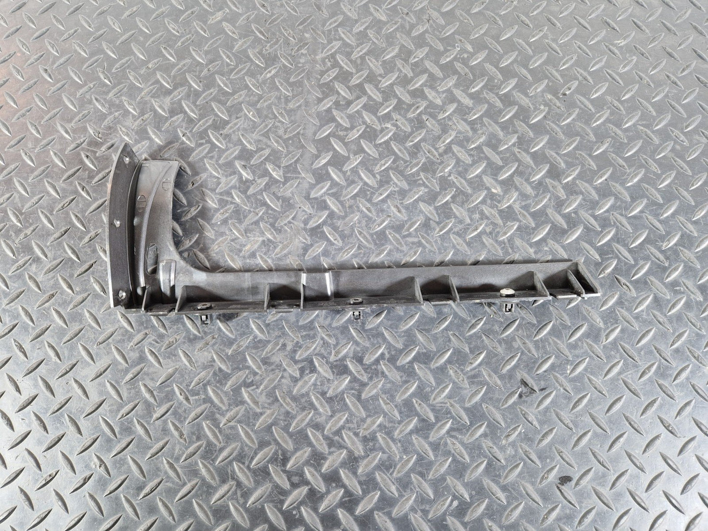 10-17 AUDI A8 4H REAR RIGHT O/S BUMPER GUIDE BRACKET MOUNT 4H0807454B
