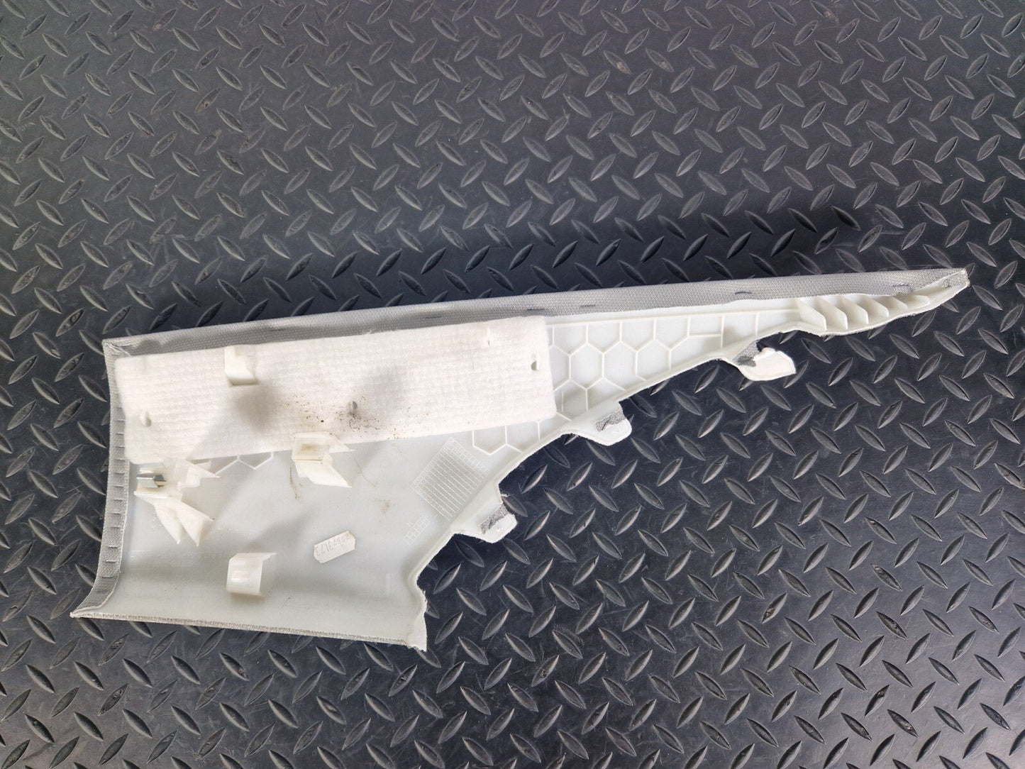 16-19 AUDI A4 B9 GENUINE OEM REAR LEFT SIDE C-PILLAR TRIM 8W5867245