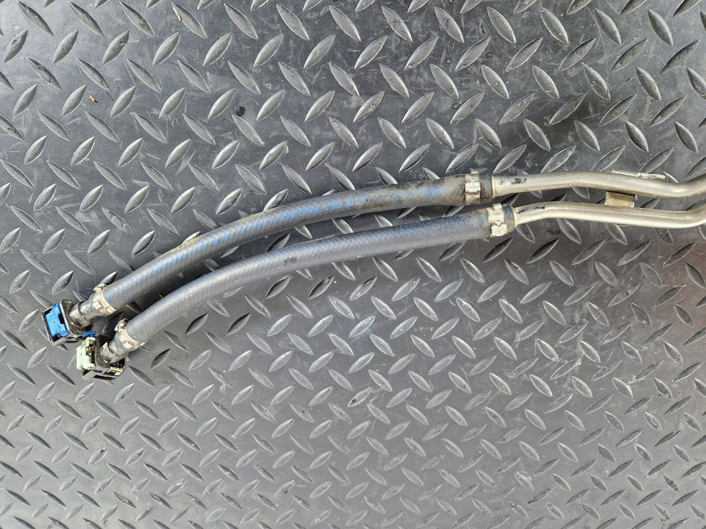18-ON MERCEDES BENZ SPRINTER W907 GENUINE FUEL RETURN LINE PIPE HOSE A9074708200