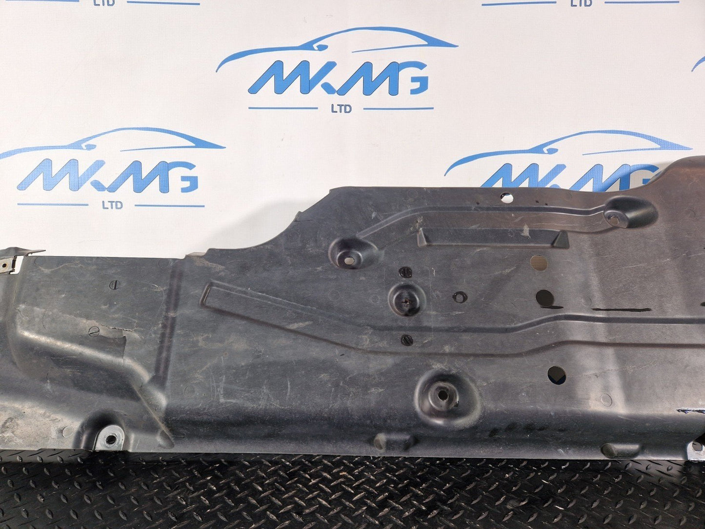 11-19 MERCEDES BENZ ML W166 OEM RIGHT SIDE UNDERBODY COVER A1666805101