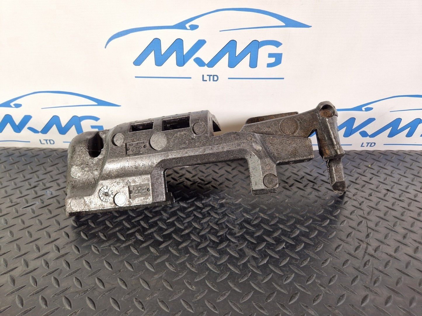 Audi Unknown Part Type 8R0012109F