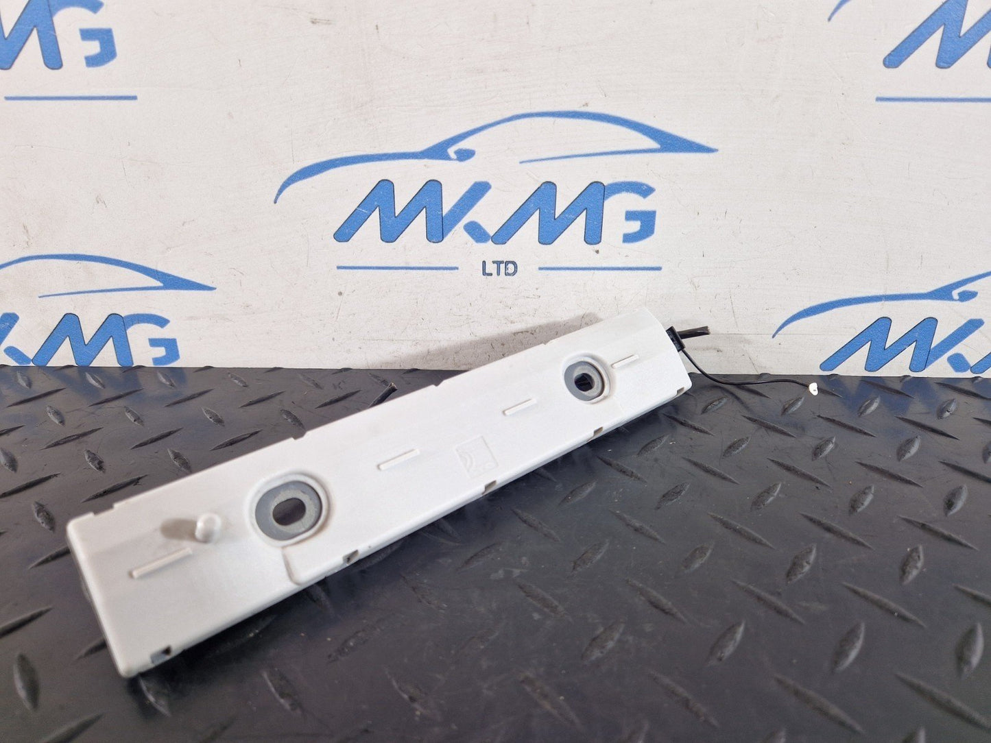 10-15 AUDI Q7 4L GENUINE REAR DRIVER SIDE ANTENNA BOOSTER 4L0035225AG