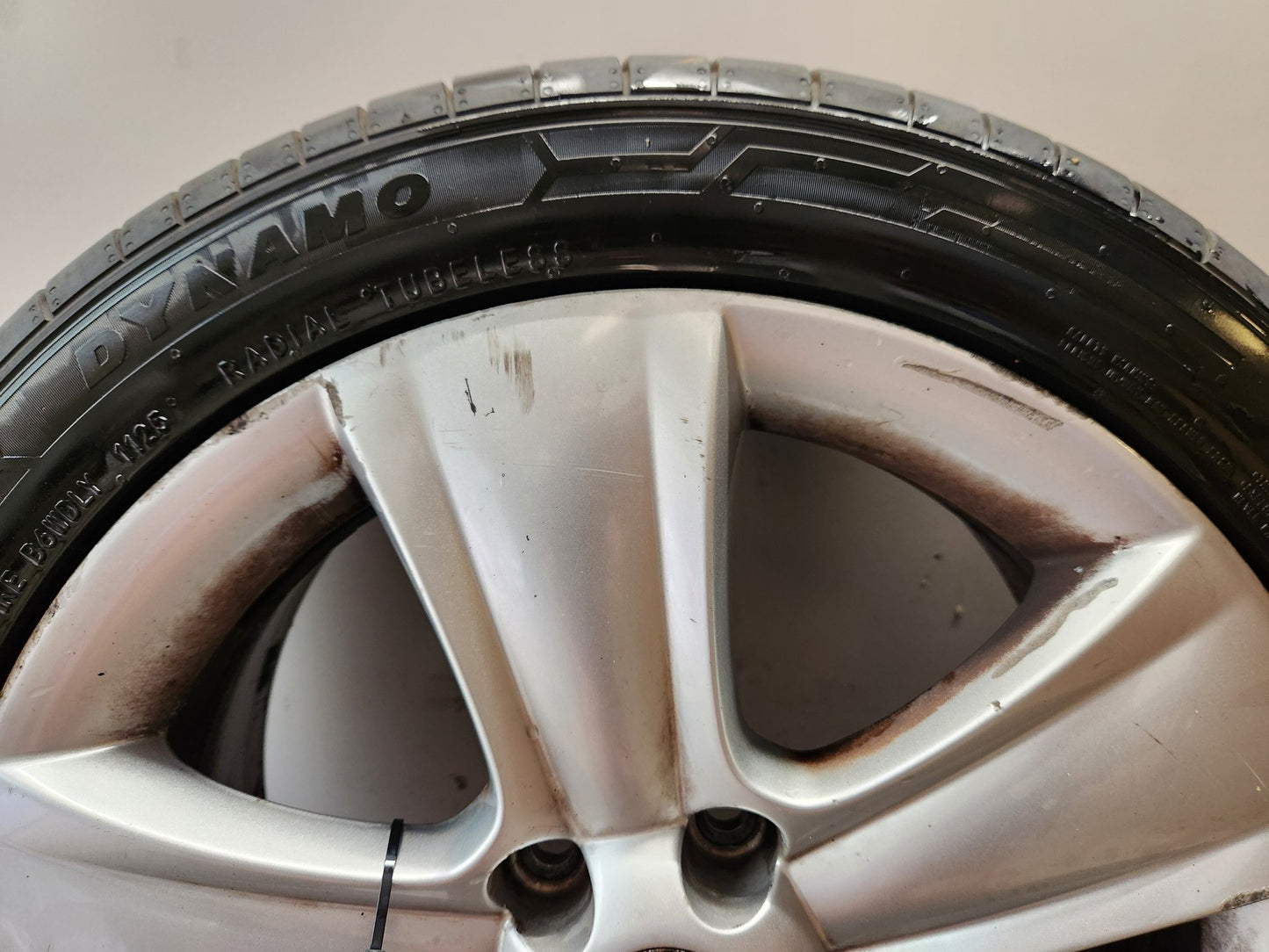 Skoda Yeti MK1 5L 17" Alloy Wheel with Tyre 225/45/17 ~5mm