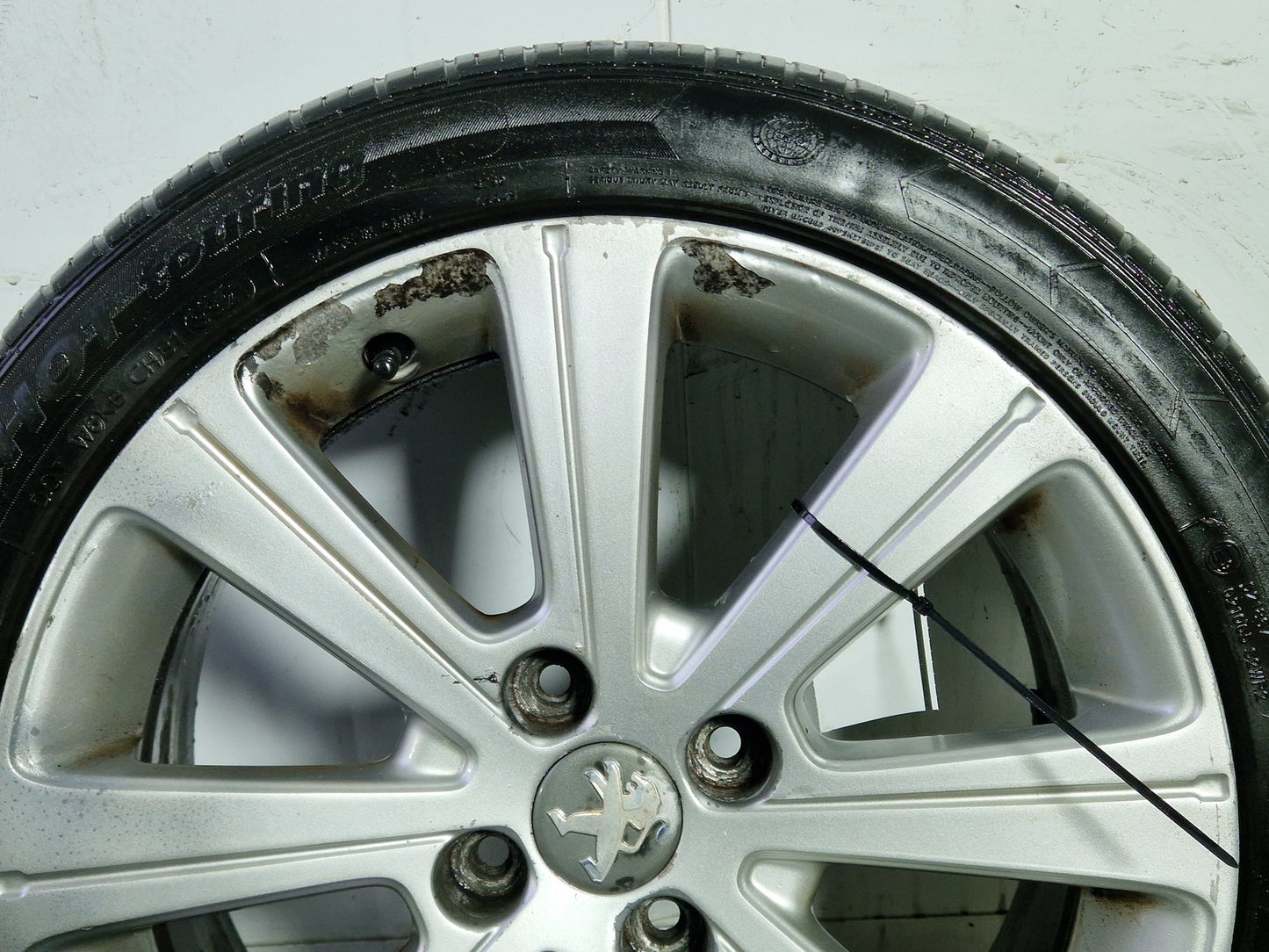 Peugeot 308 MK1 (T7) 17" Alloy Wheel with Tyre 225/45/17 ~3mm 9673707777