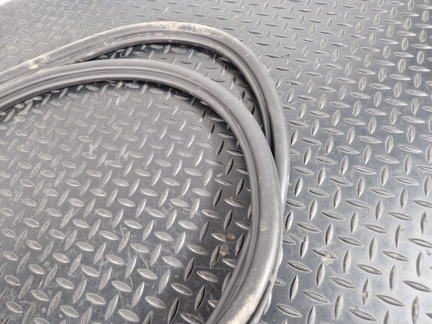 19-ON RANGE ROVER EVOQUE L551 REAR RIGHT SIDE O/S DOOR RUBBER SEAL K8D2253A10AC