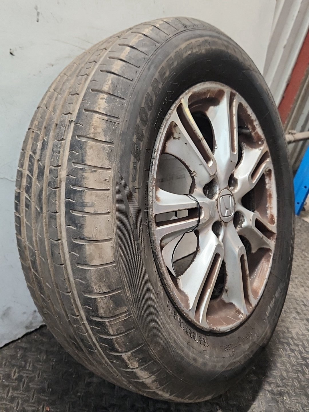 2010 Honda Insight MK2 (ZE2) 15" Alloy Wheel with Tyre 195/65/15 ~5mm