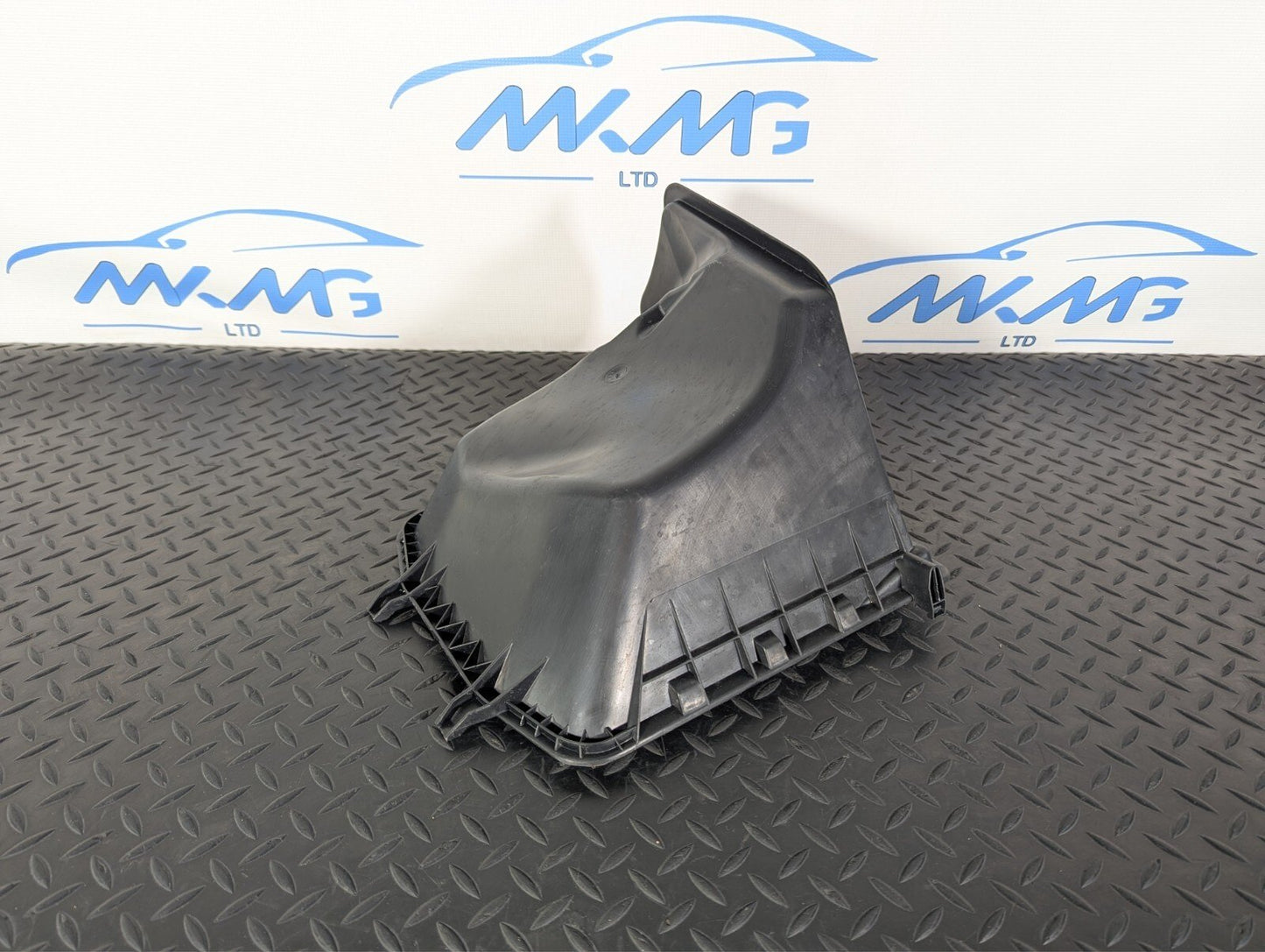 11-19 MERCEDES BENZ ML W166 GENUINE OEM AIR FILTER BOX COVER A1668300153
