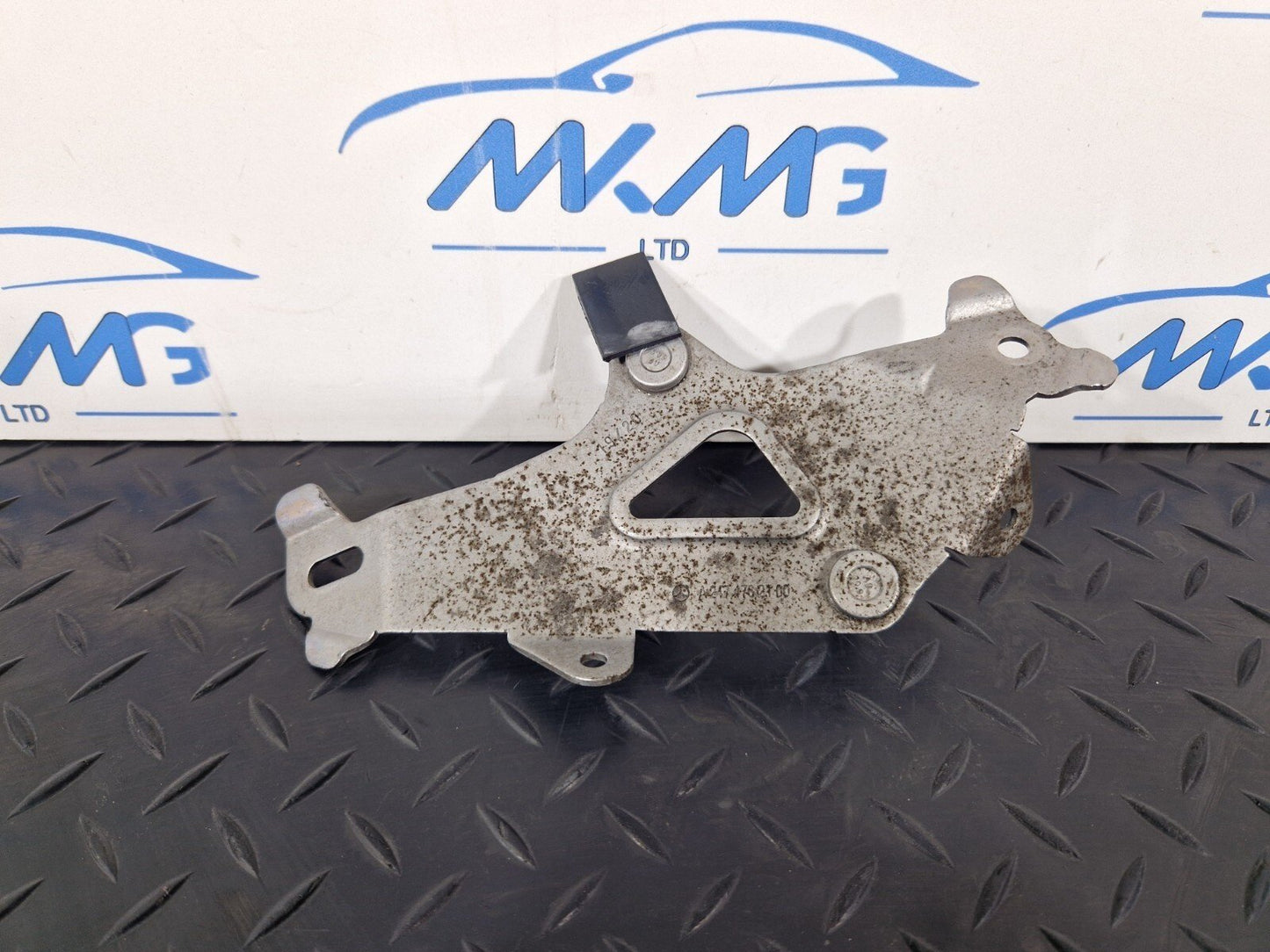 19-ON MERCEDES BENZ CLA C118 GENUINE FUEL TANK VALVE HOLDER BRACKET A2474762100