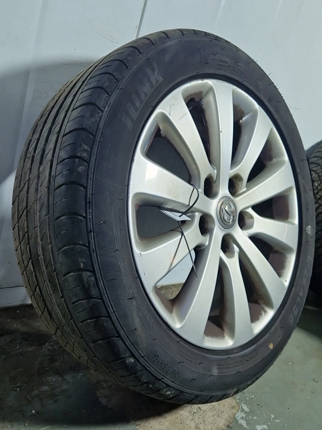 2013 Vauxhall Astra MK6 (J) (A3400) 17" Alloy Wheel with Tyre 225/50/17 ~5mm