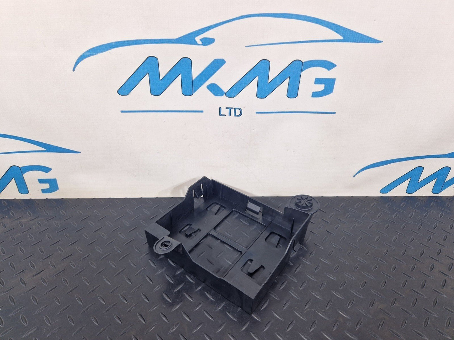 15-18 AUDI A7 4G GENUINE OEM BRACKET MOUNT TRIM 4G8907368