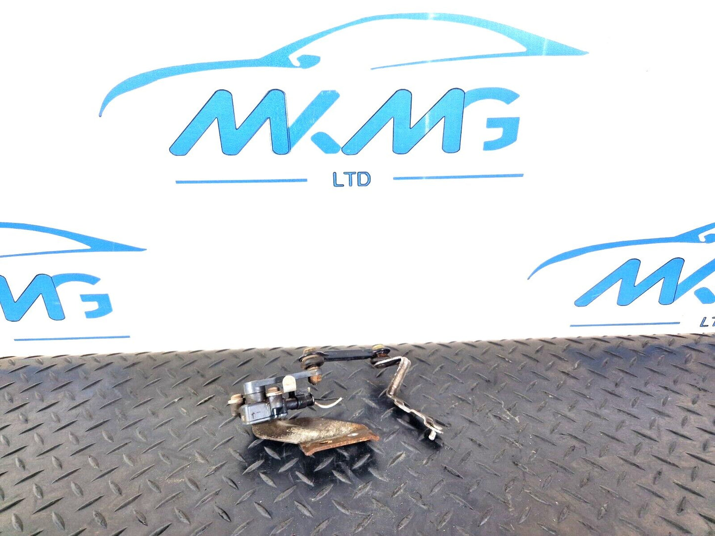 19-ON MERCEDES BENZ B CLASS W247 SENSOR REAR RIGHT LEVEL SENSOR A2473205800