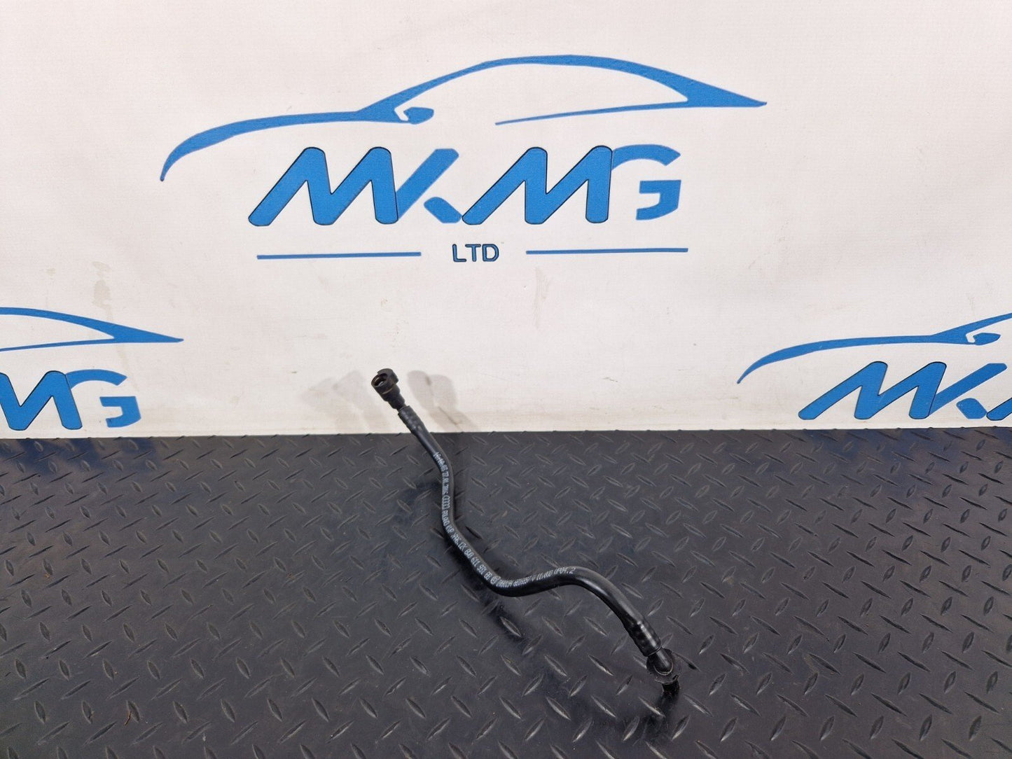 16-19 AUDI A4 B9 VACUUM PIPE HOSE 8W0611931BB