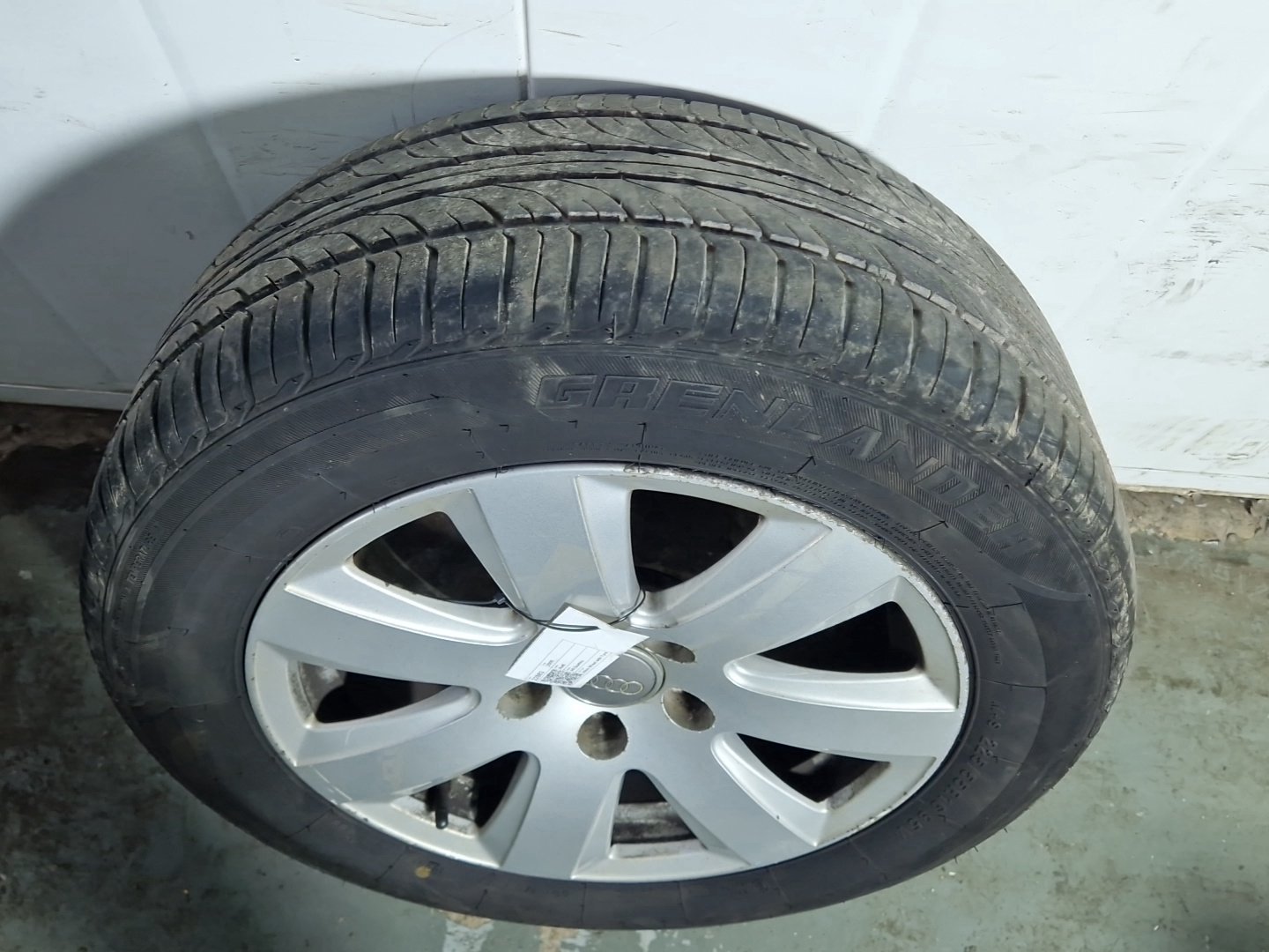 Audi A6 Quattro MK3 (4F)(C6) Alloy Wheel with Tyre 225/55/16 ~5mm 4F0601025AJ