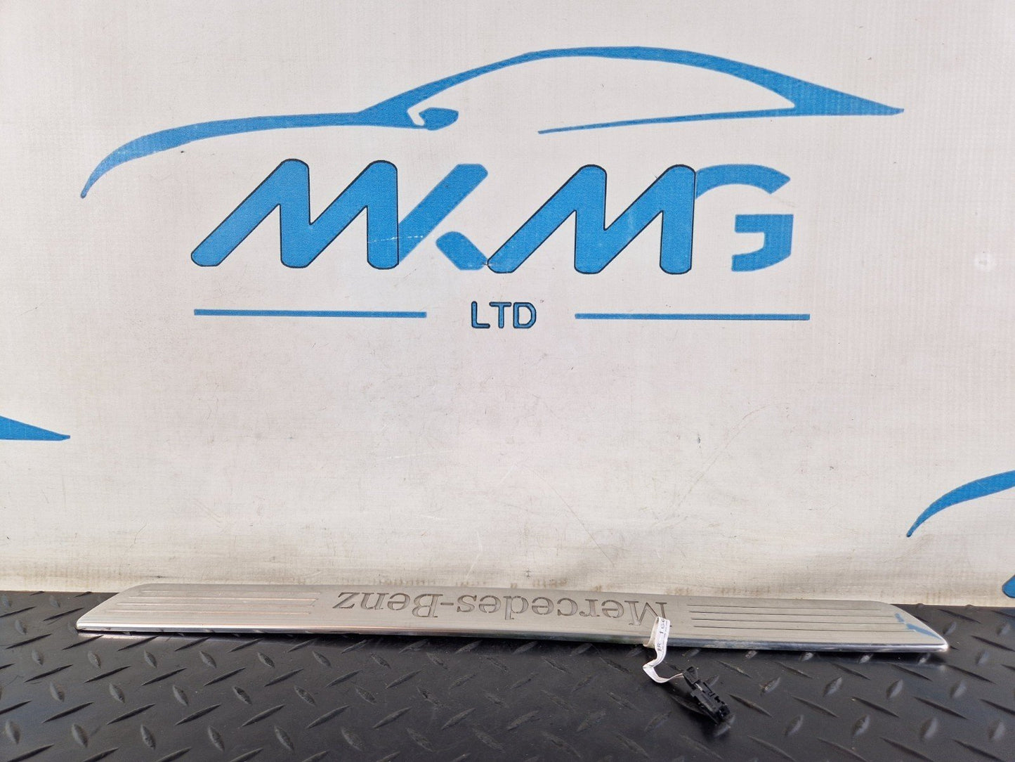 16-19 MERCEDES BENZ GLE W166 FRONT RIGHT DOOR SILL TRIM COVER A1666809500