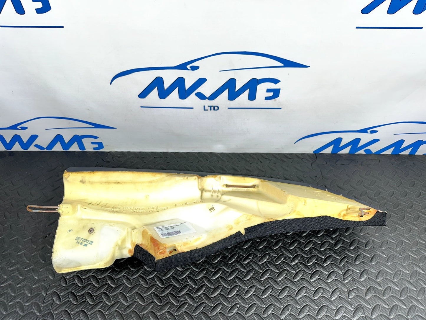 14-21 MERCEDES BENZ C300 W205 GENUINE REAR LEFT SIDE BOLSTER LEATHER IN BLACK