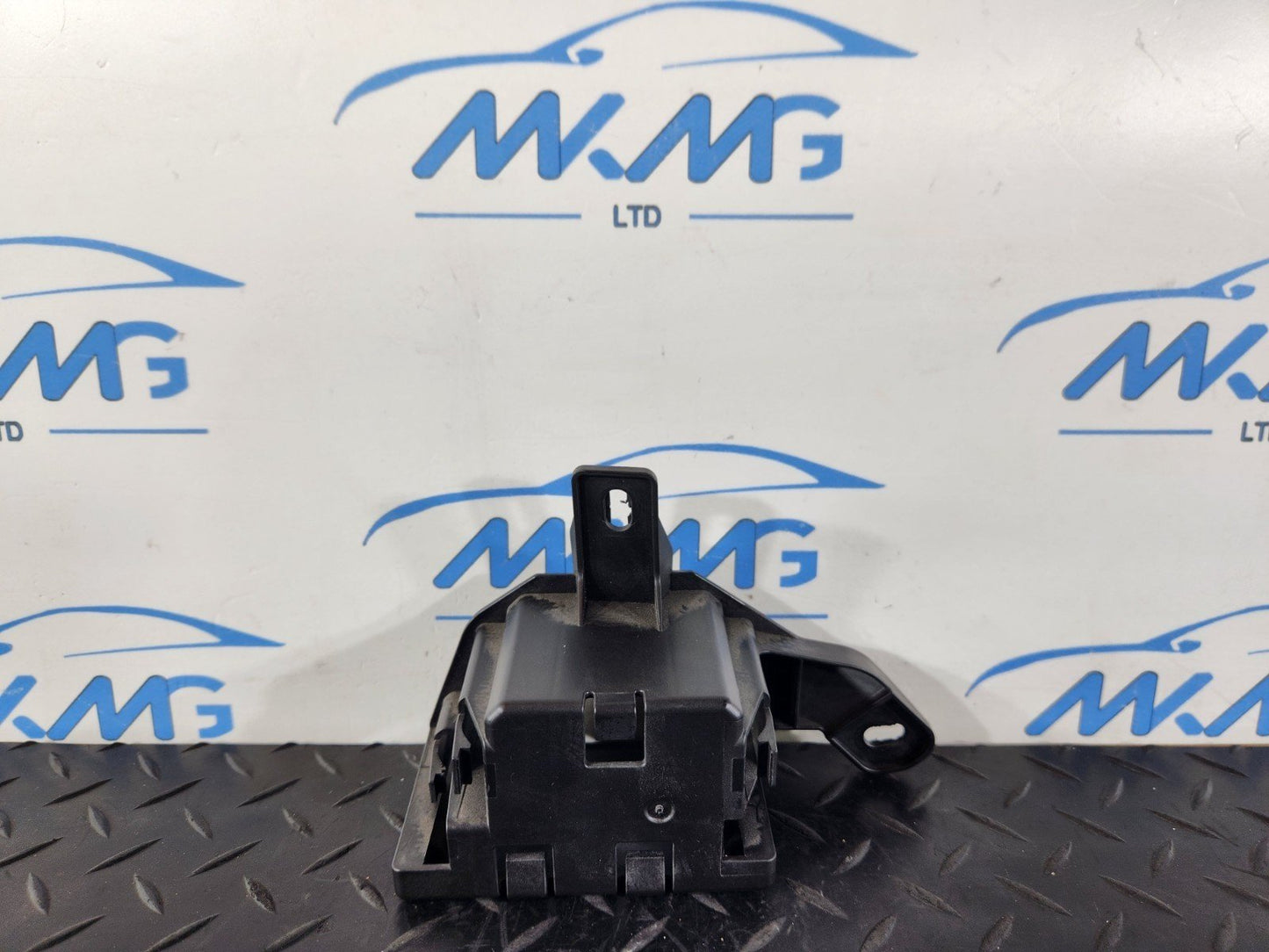16-19 AUDI A4 B9 GENUINE AMPLIFIER CONTROL MODULE BRACKET HOLDER OEM 8W0907113