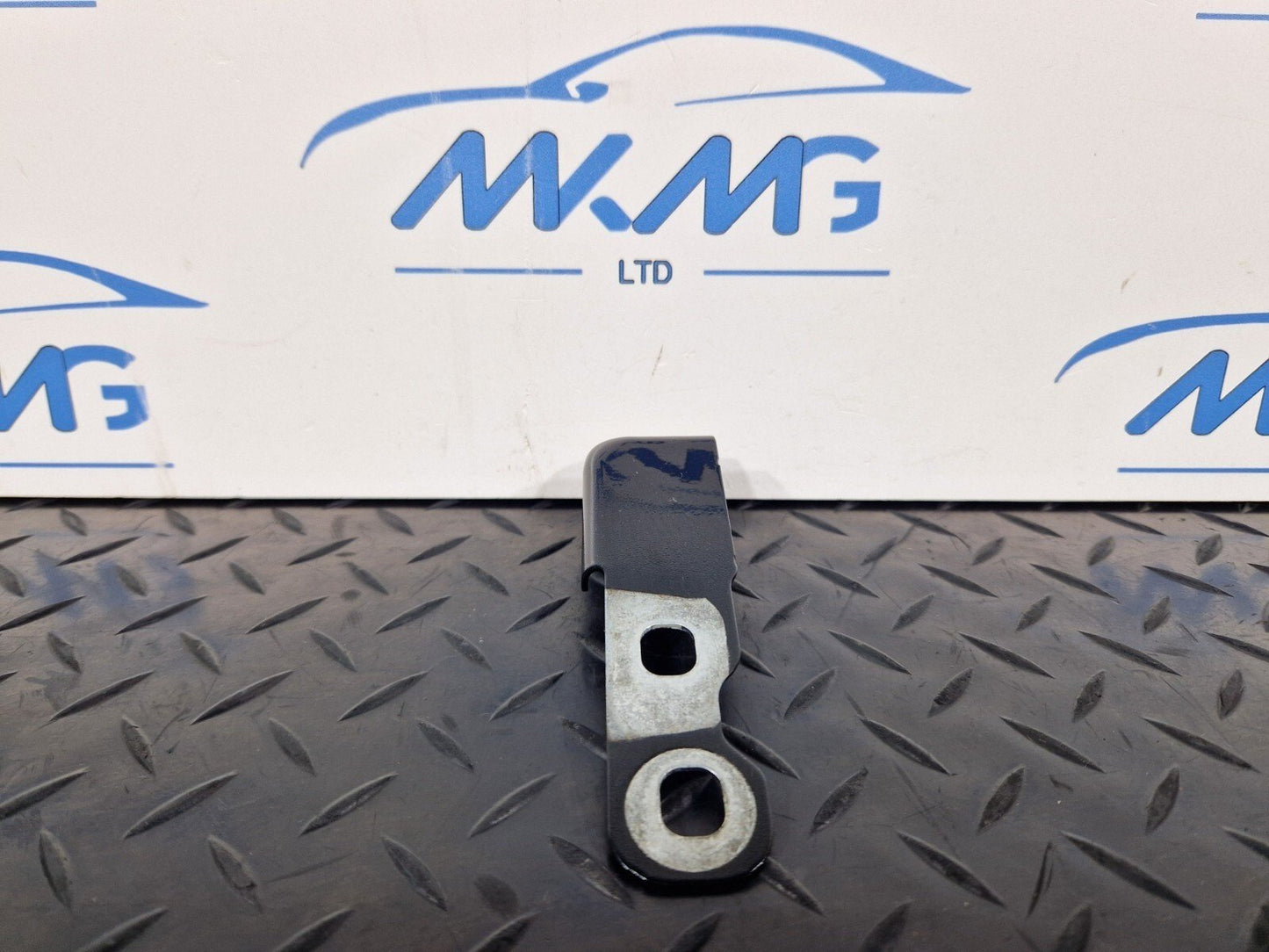 16-23 AUDI S5 COUPE GENUINE WING FENDER BRACKET FRONT RIGHT 8W6821434