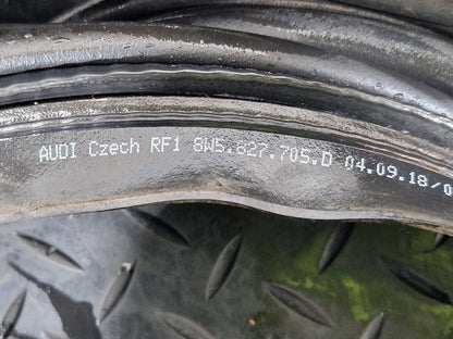 16-19 AUDI A4 B9 SALOON GENUINE TAILGATE RUBBER SEAL 8W5827705D