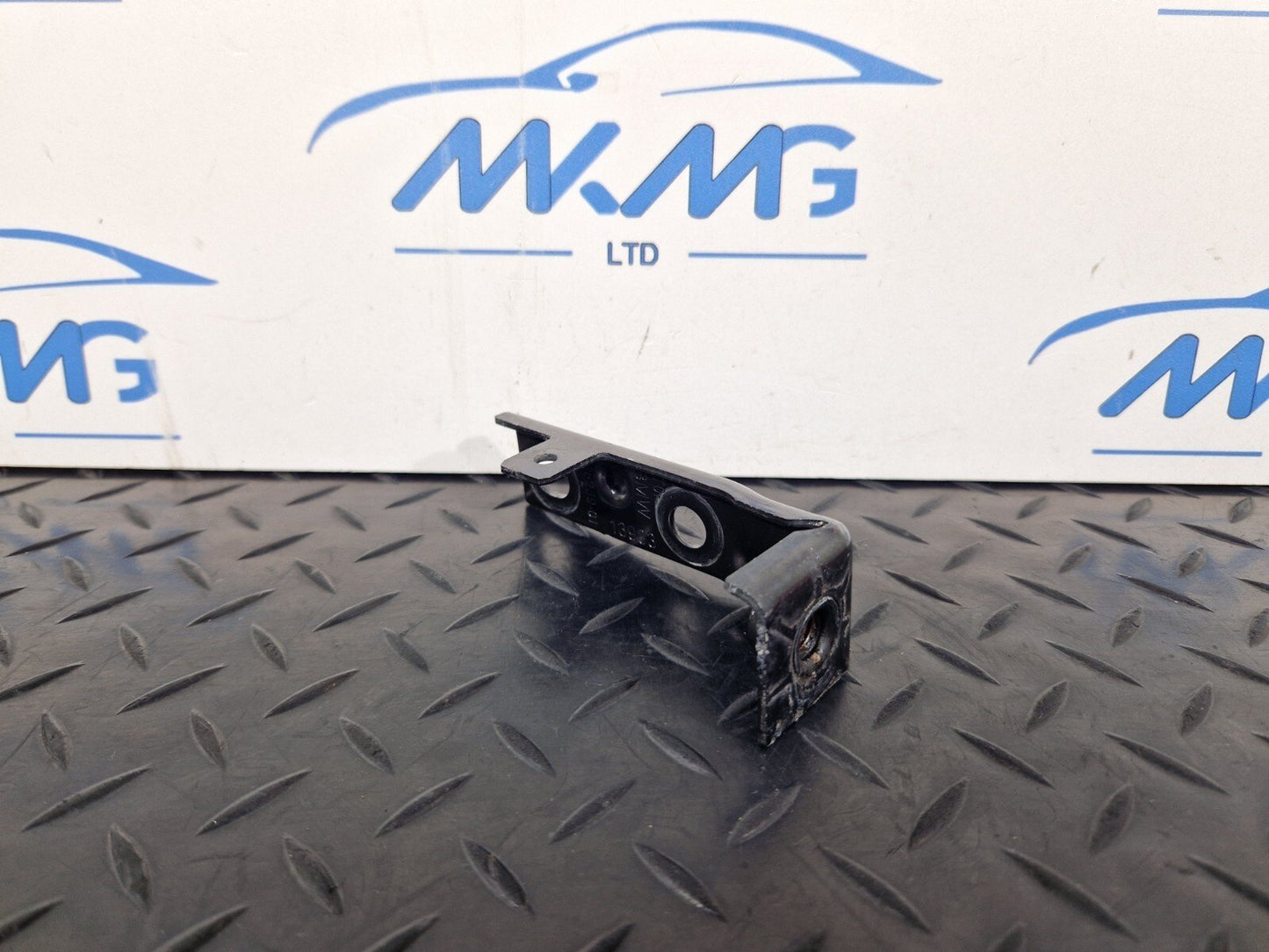 BMW 1 2 X1 X2 SERIES F40 F44 F45 F46 F48 F39 BATTERY SUPPORT BRACKET 6828269