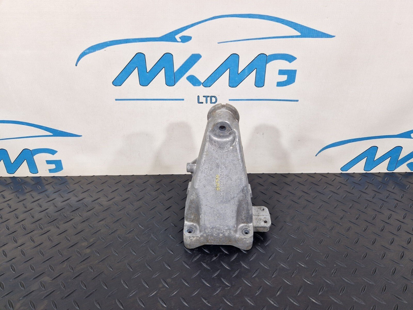 14-21 MERCEDES BENZ C200 W205 RIGHT ENGINE CARRIER MOUNT A2742231004
