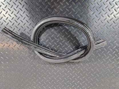 10-18 AUDI A7 4G S-LINE GENUINE ENGINE BAY BONNET RUBBER WEATHER SEAL 4G8823723A