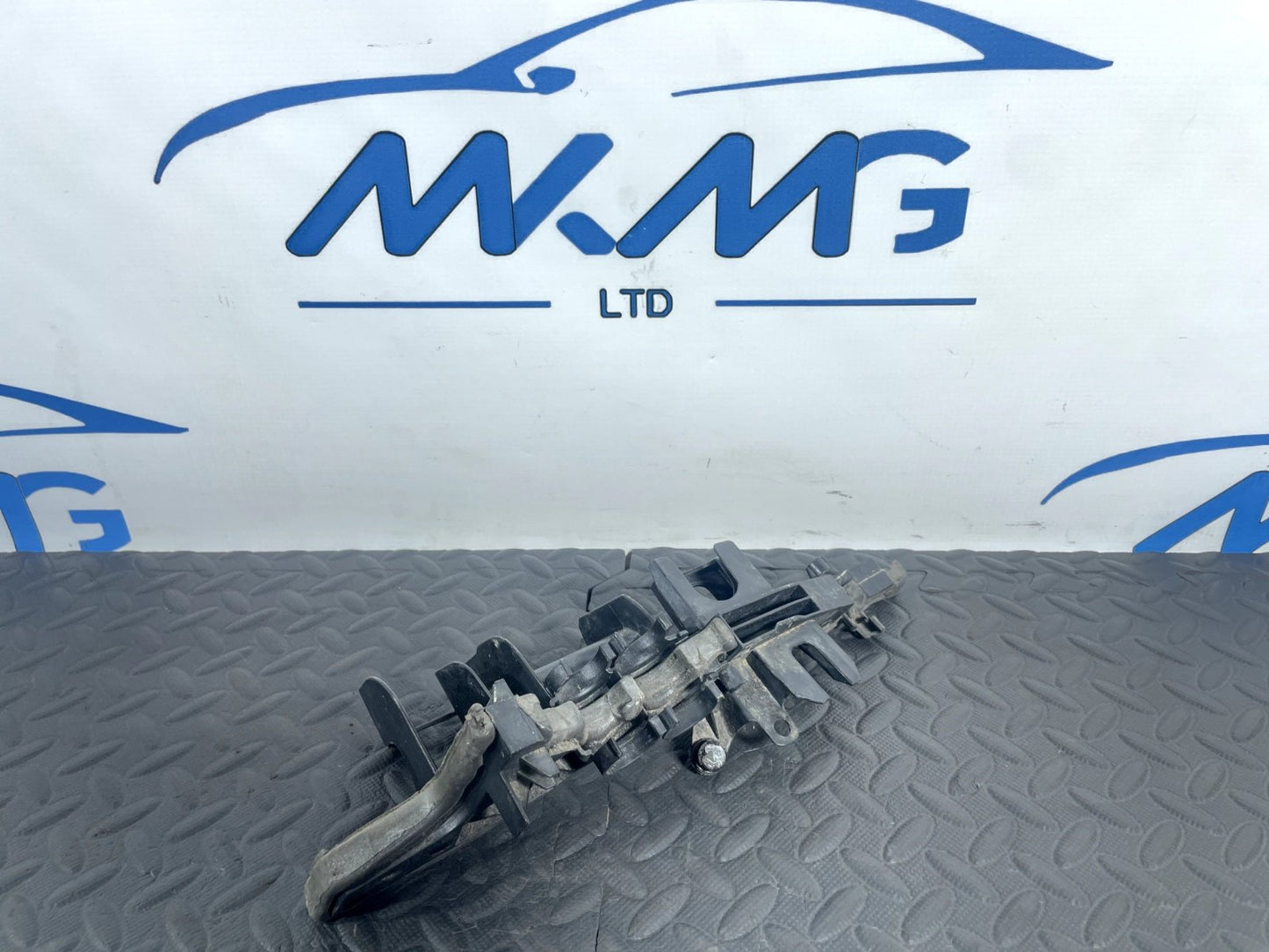 14-21 MERCEDES BENZ C300 W205 GENUINE RIGHT SIDE CARRIER COPPING A2058310698