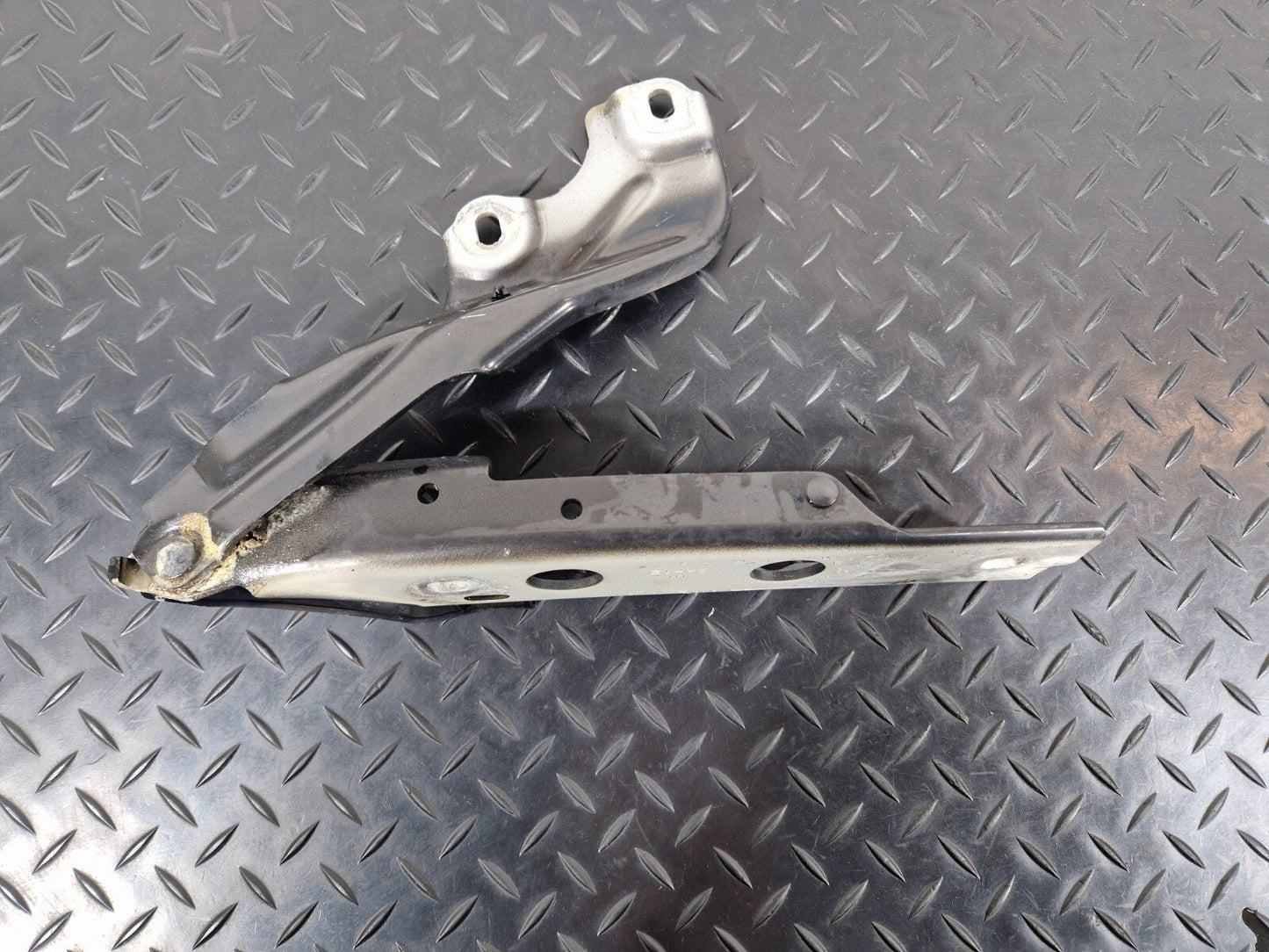 10-18 AUDI A7 4G S-LINE GENUINE BOONET HOOD HINGE 4G8823331D