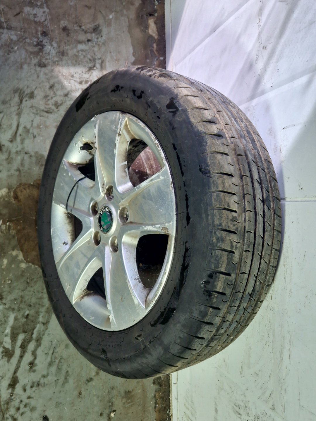 Skoda Octavia MK2 FL - 1Z 16" Alloy Wheel with Tyre ~5mm 205/55/16 1Z0601025T