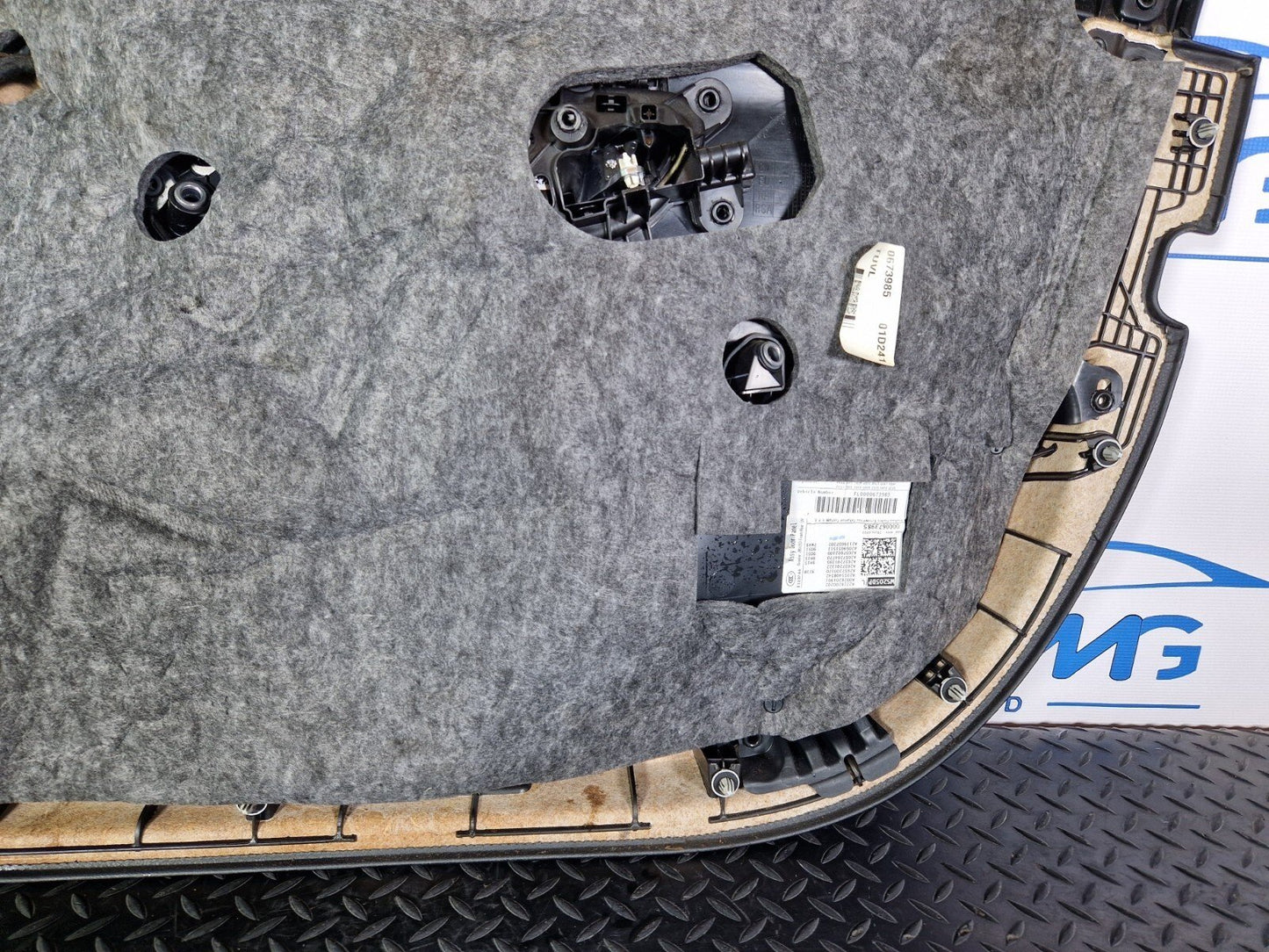 14-21 MERCEDES BENZ C220d W205 OEM DOOR PANEL LEFT SIDE FRONT A2228200202