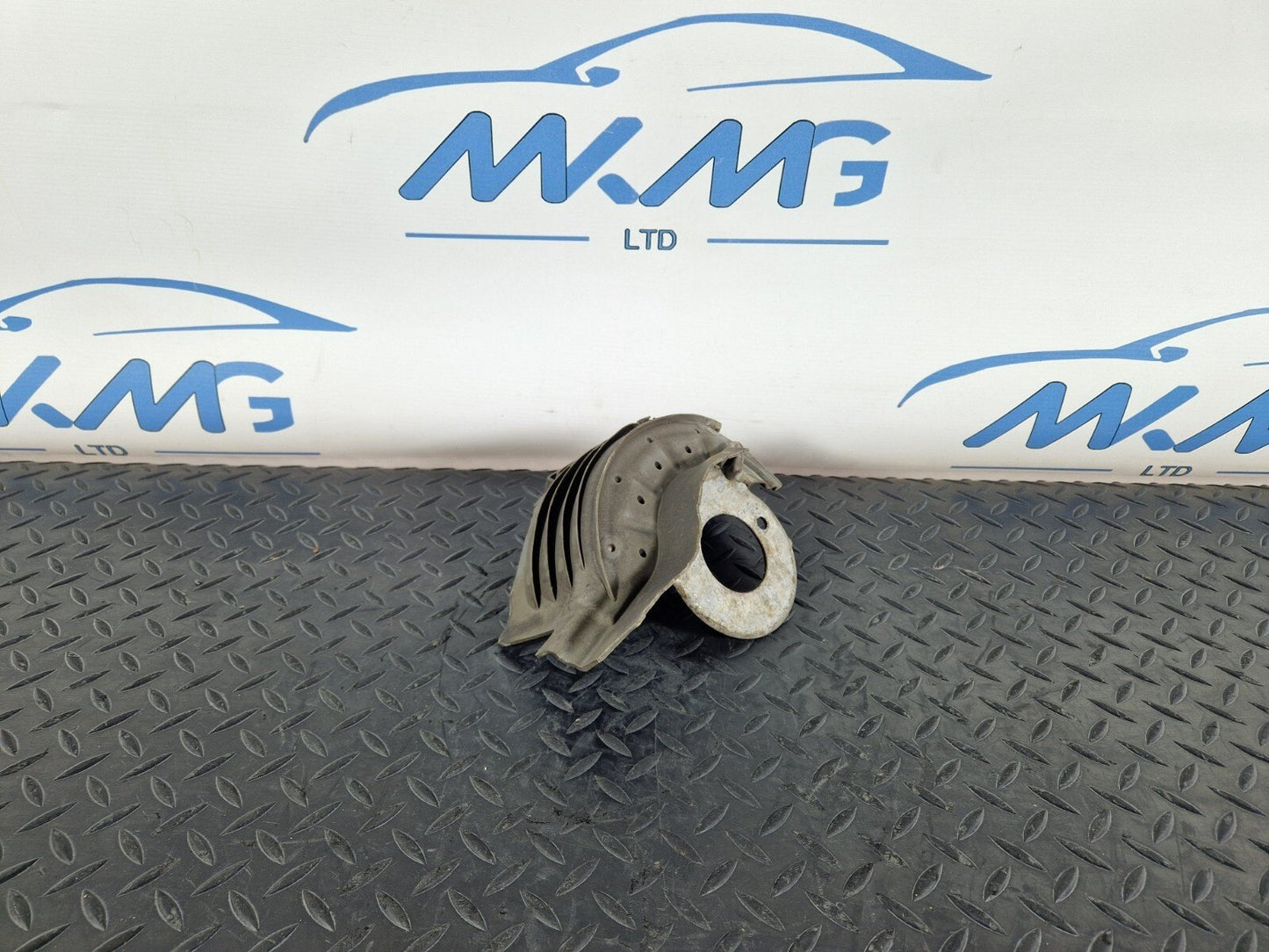 15-18 AUDI A7 4G OEM REAR RIGHT SPRING RUBBER COVER GUARD 8R0511540C