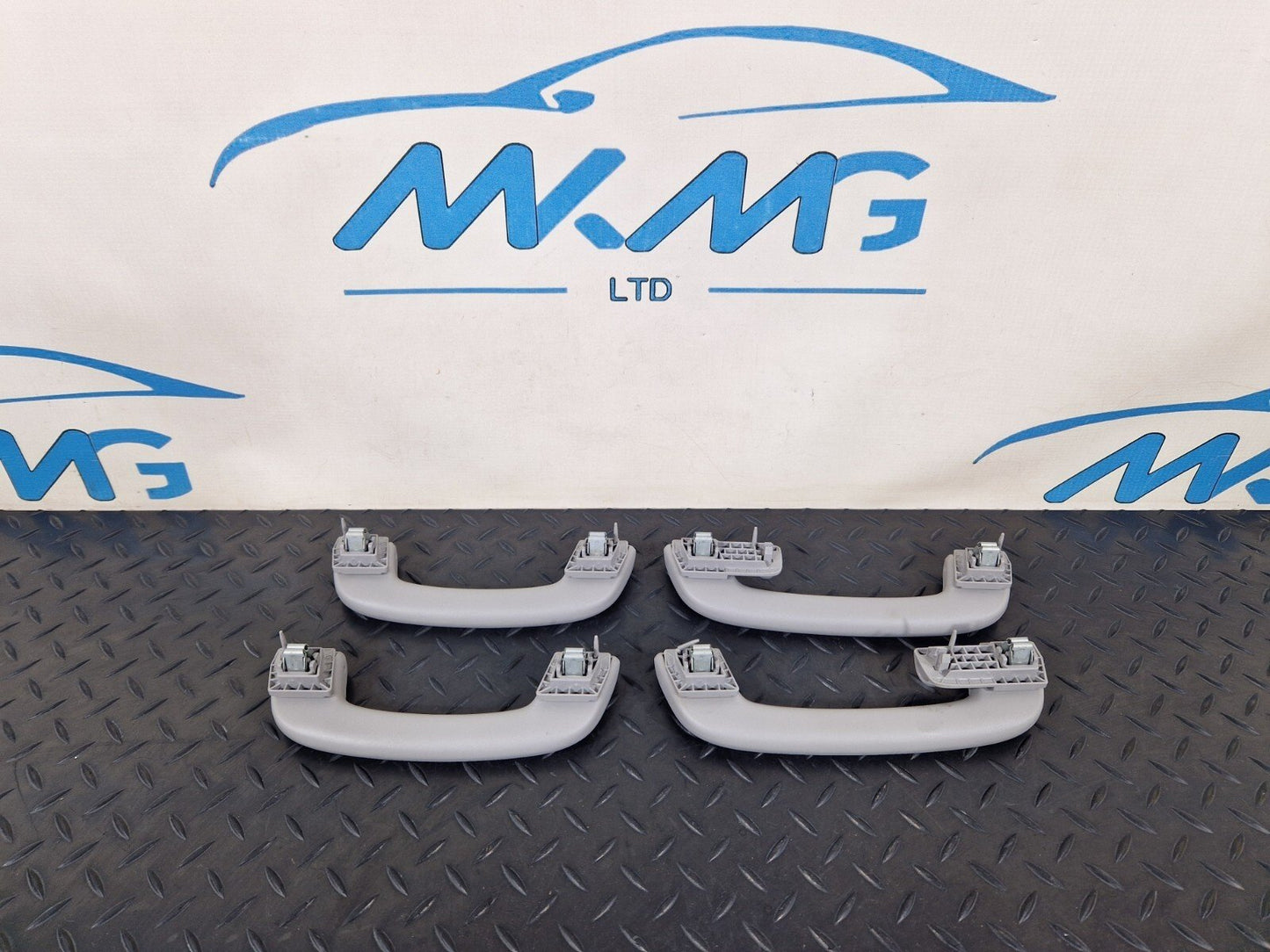 20-24 BMW 1 SERIES F40 GENUINE FULL SET OF GRAB HANDLES FRONT & REAR 7495617