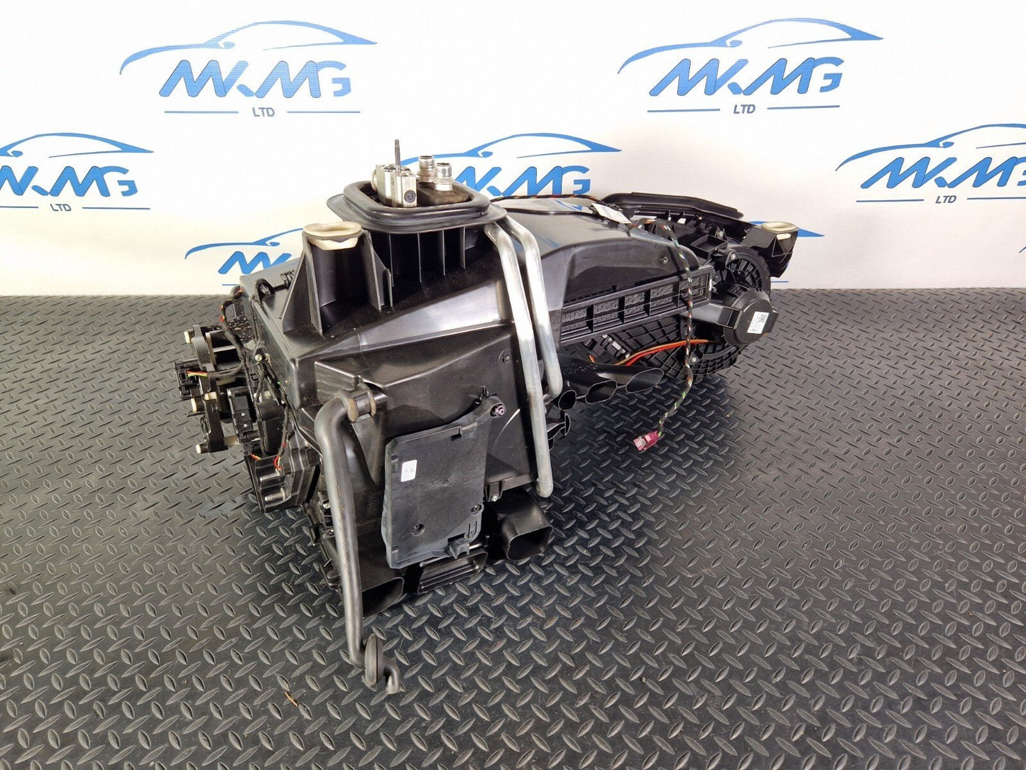 18-ON MERCEDES BENZ A CLASS W177 GENUINE HEATER MATRIX BOX A2478300600
