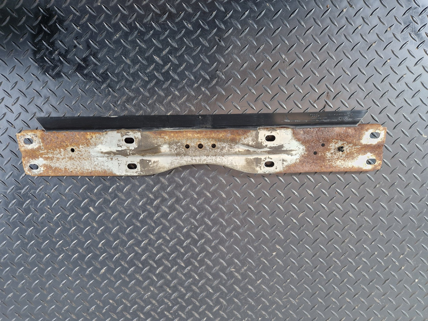 Audi A6 Allroad C7 UNDERBODY FLOOR PLATE CONNECTING STRUT 4G0803183