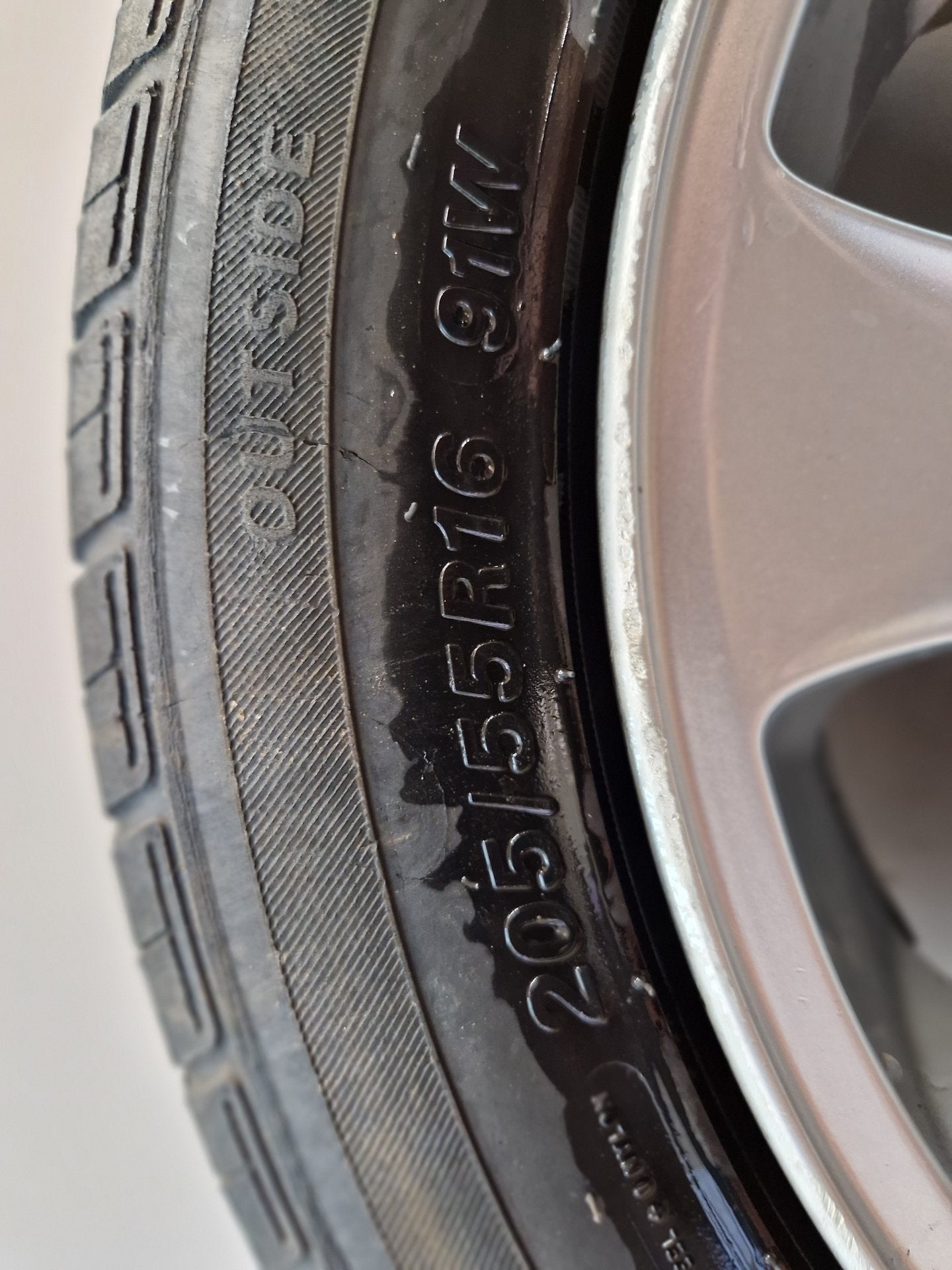 BMW 120i E87 16" Alloy Wheel with Tyre 205/55/16 ~5mm