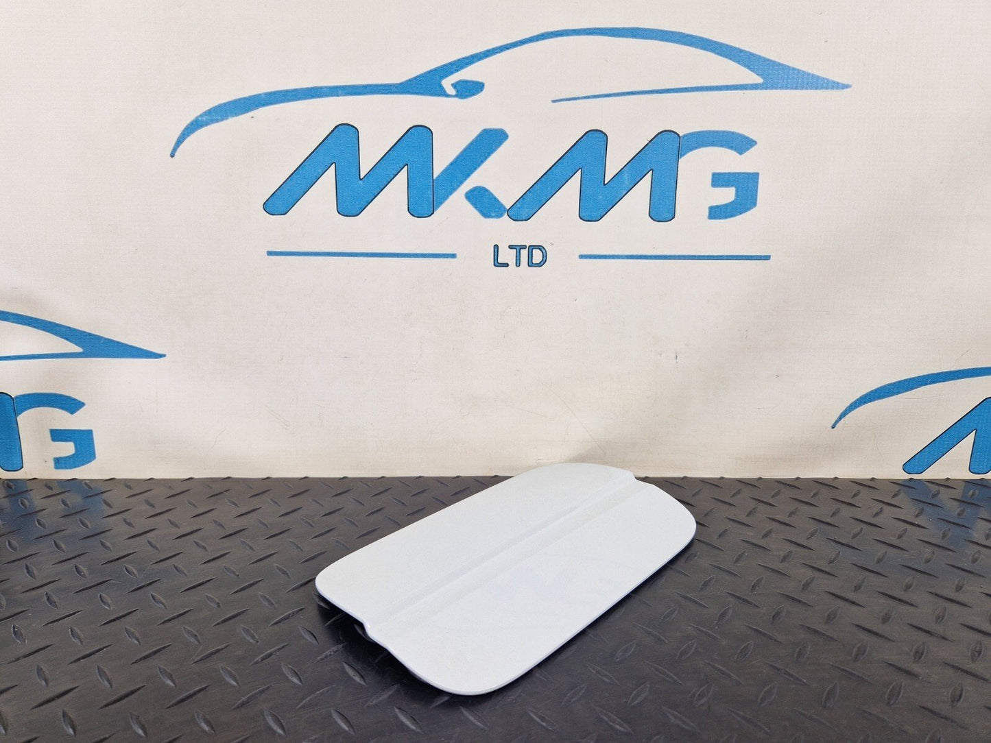 16-19 AUDI A4 B9 GENUINE FUEL FILLER FLAP DOOR COVER IN WHITE LS9R 8W0809907
