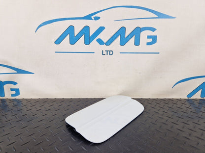 16-19 AUDI A4 B9 GENUINE FUEL FILLER FLAP DOOR COVER IN WHITE LS9R 8W0809907
