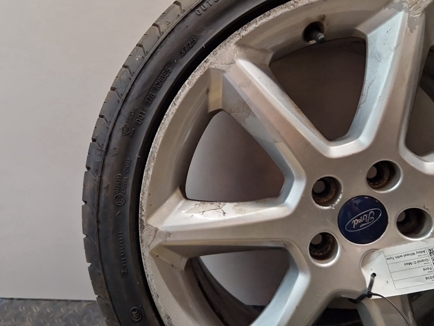 Ford Grand C-Max MK2 (C344) 18" Alloy Wheel and Tyre 235/40/18 ~6mm AM5J-1007-BC