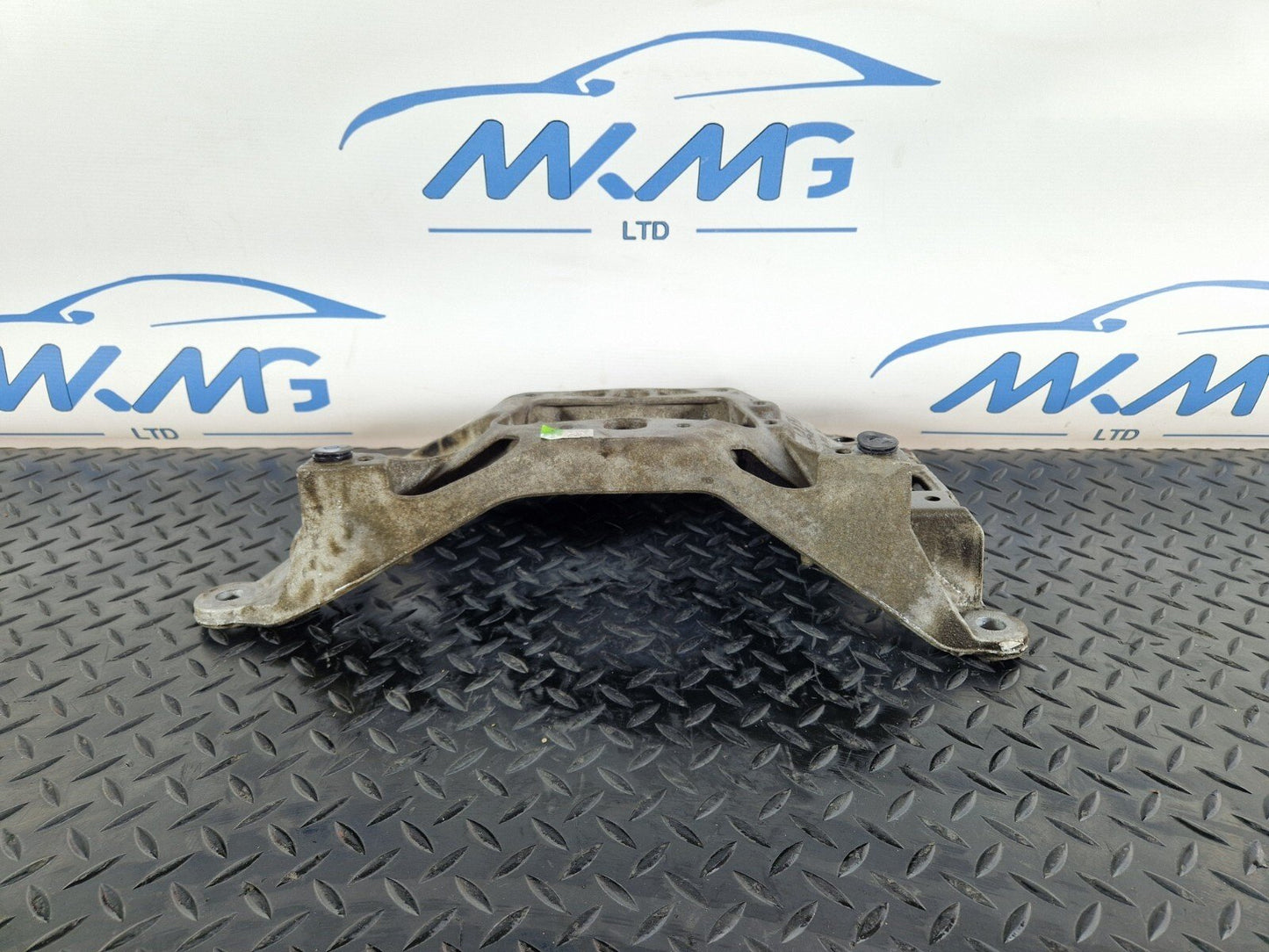 16-19 AUDI A4 AVANT B9 GENUINE GEARBOX TRANSMISSION BRACKET 8W0399262AE