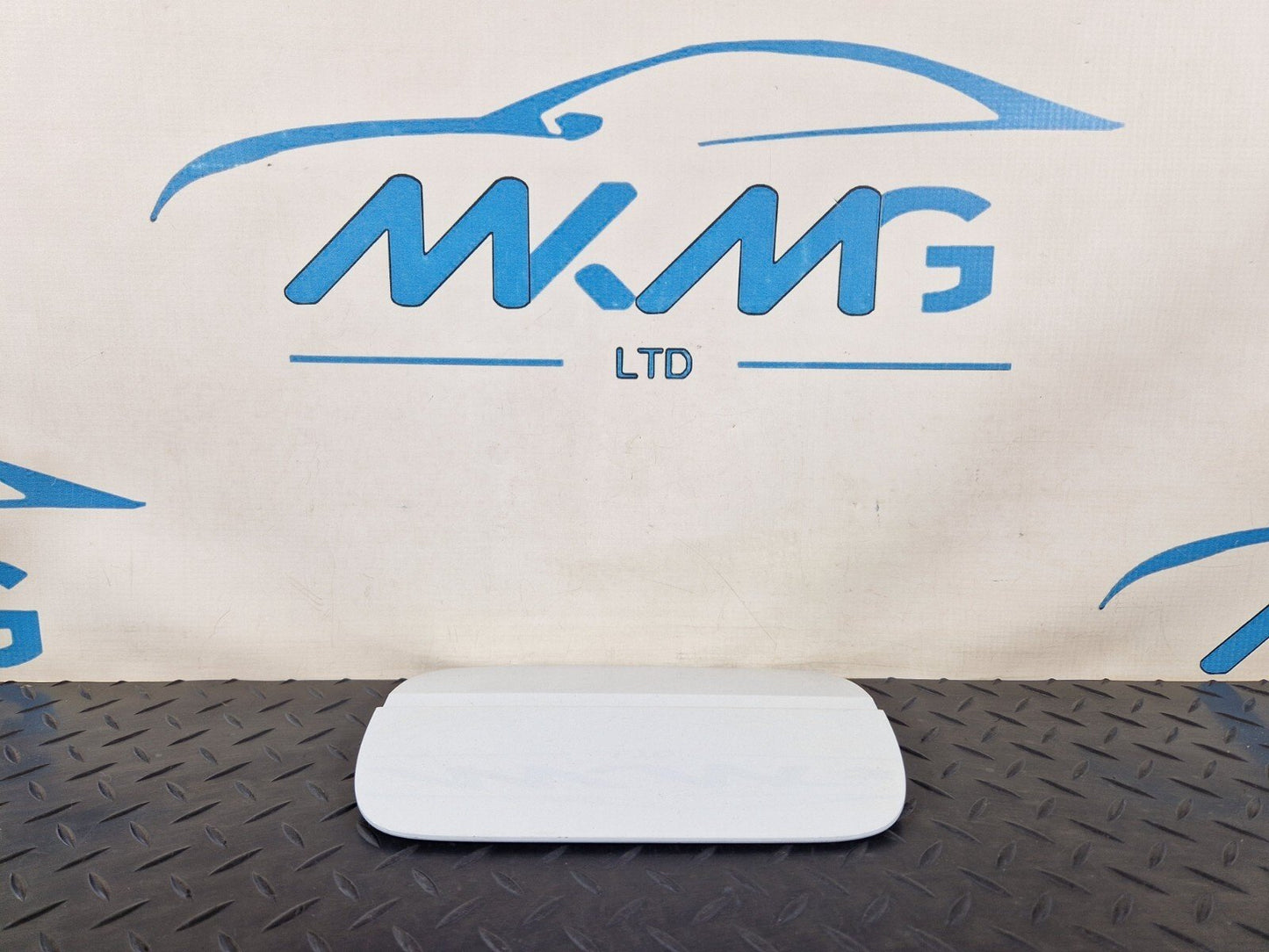 16-19 AUDI A4 B9 GENUINE FUEL FILLER FLAP DOOR COVER IN WHITE LS9R 8W0809907