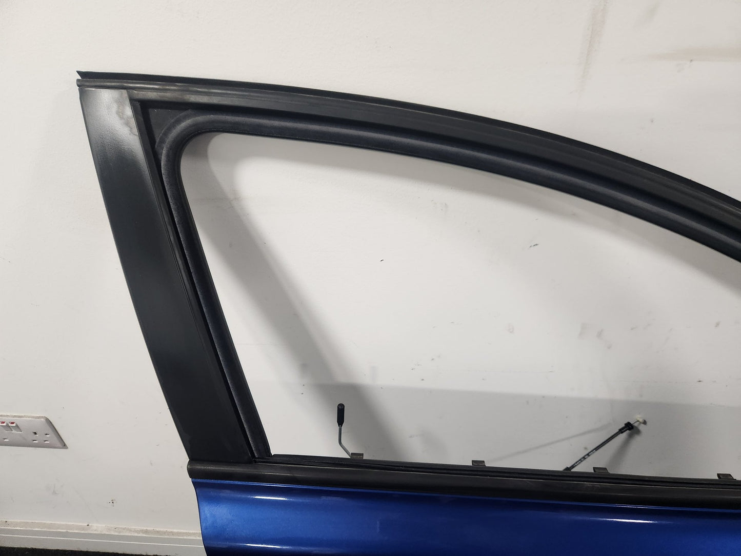 Volvo V50 MK2 FL (MW) Estate Front Right Complete Door in Brilliant Blue Pearl