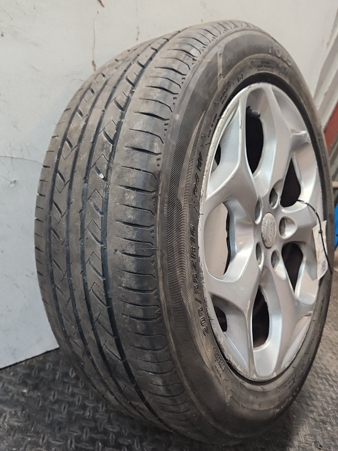Ford C-Max MK1 FL (C214) 16" Alloy Wheel with Tyre 205/55/16 ~4mm 7M5J-AA
