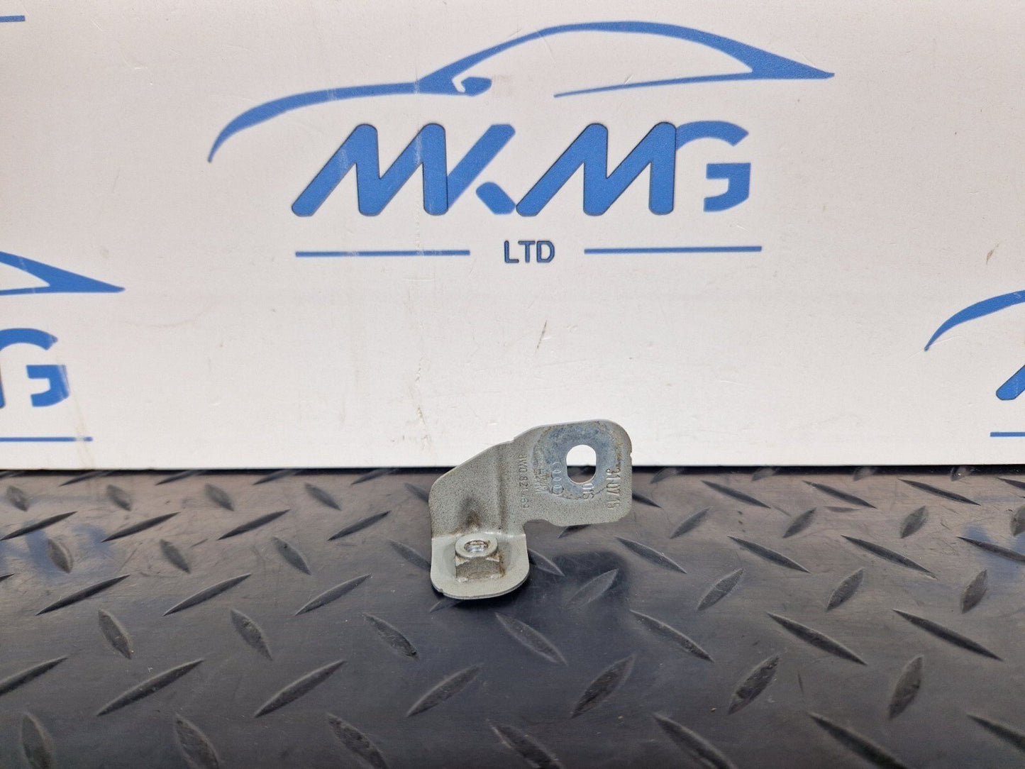 16-19 AUDI A4 B9 GENUINE FRONT WING MOUNT BRACKET LEFT PASSENGER SIDE 8W0821469