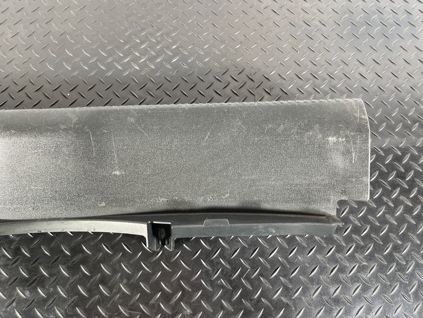 16-19 AUDI A4 B9 GENUINE TAILGATE BOOT LOCK TRIM COVER SILL 8W5863471B